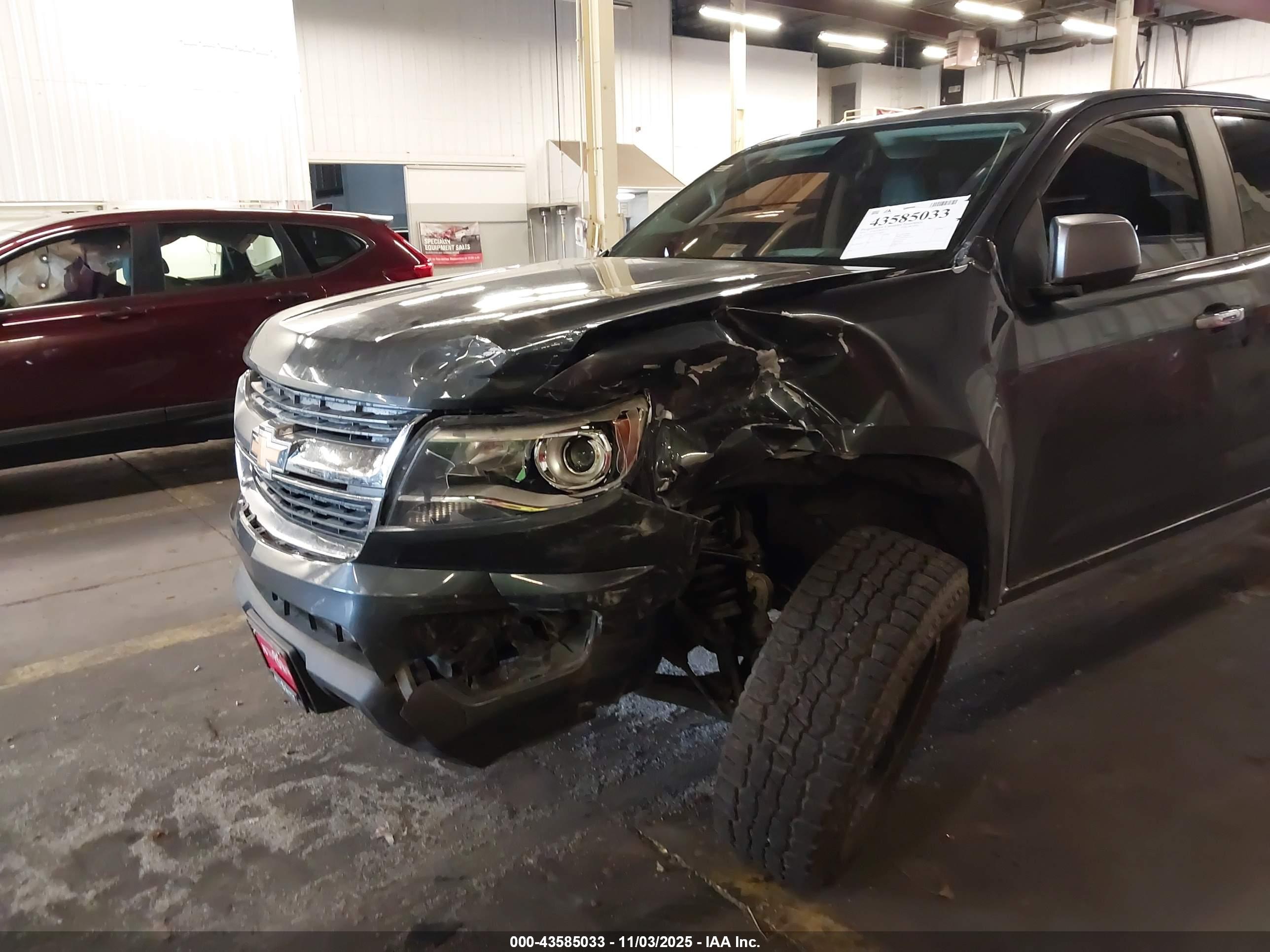 CHEVROLET COLORADO image 6