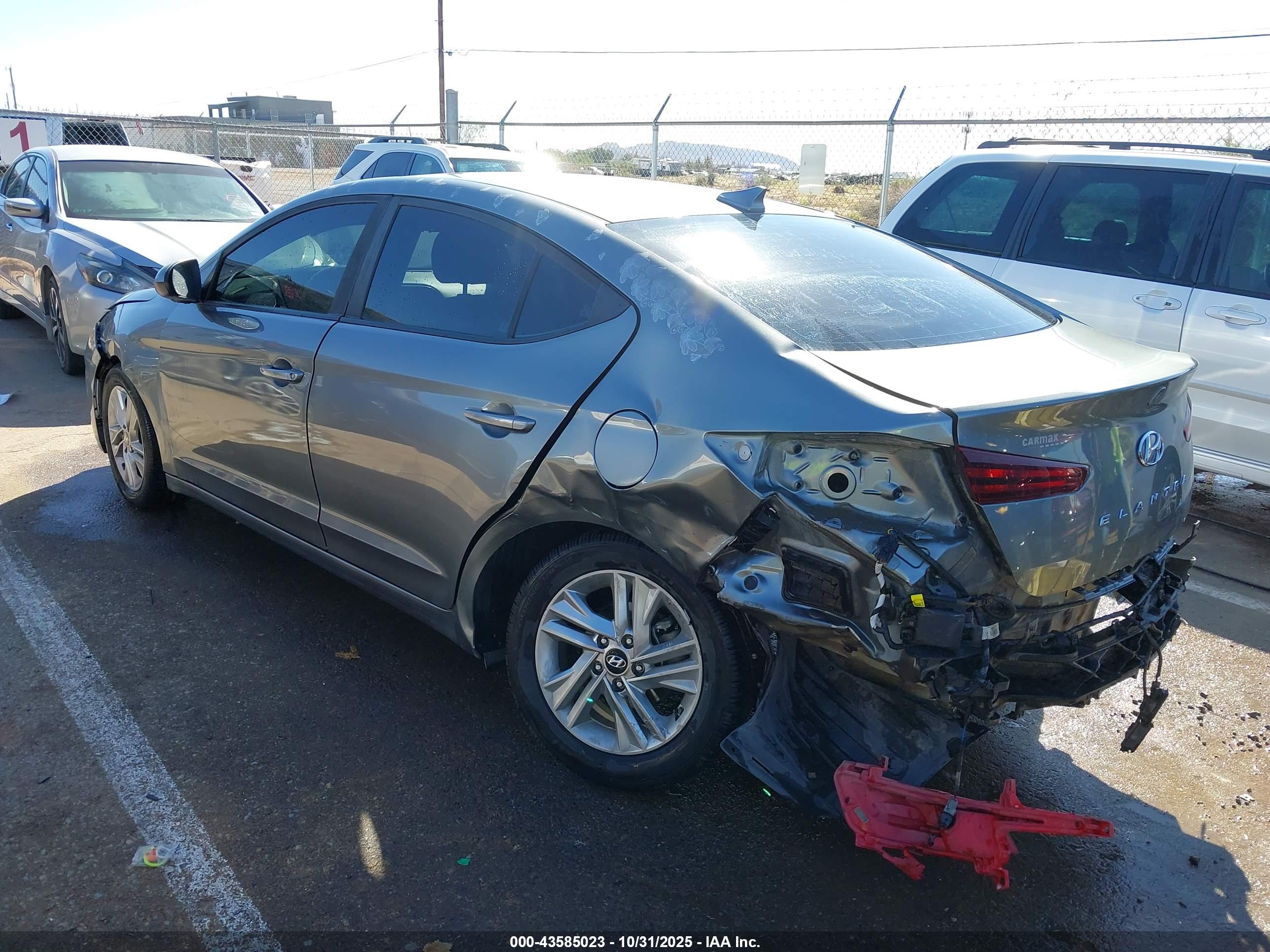 HYUNDAI ELANTRA image 3