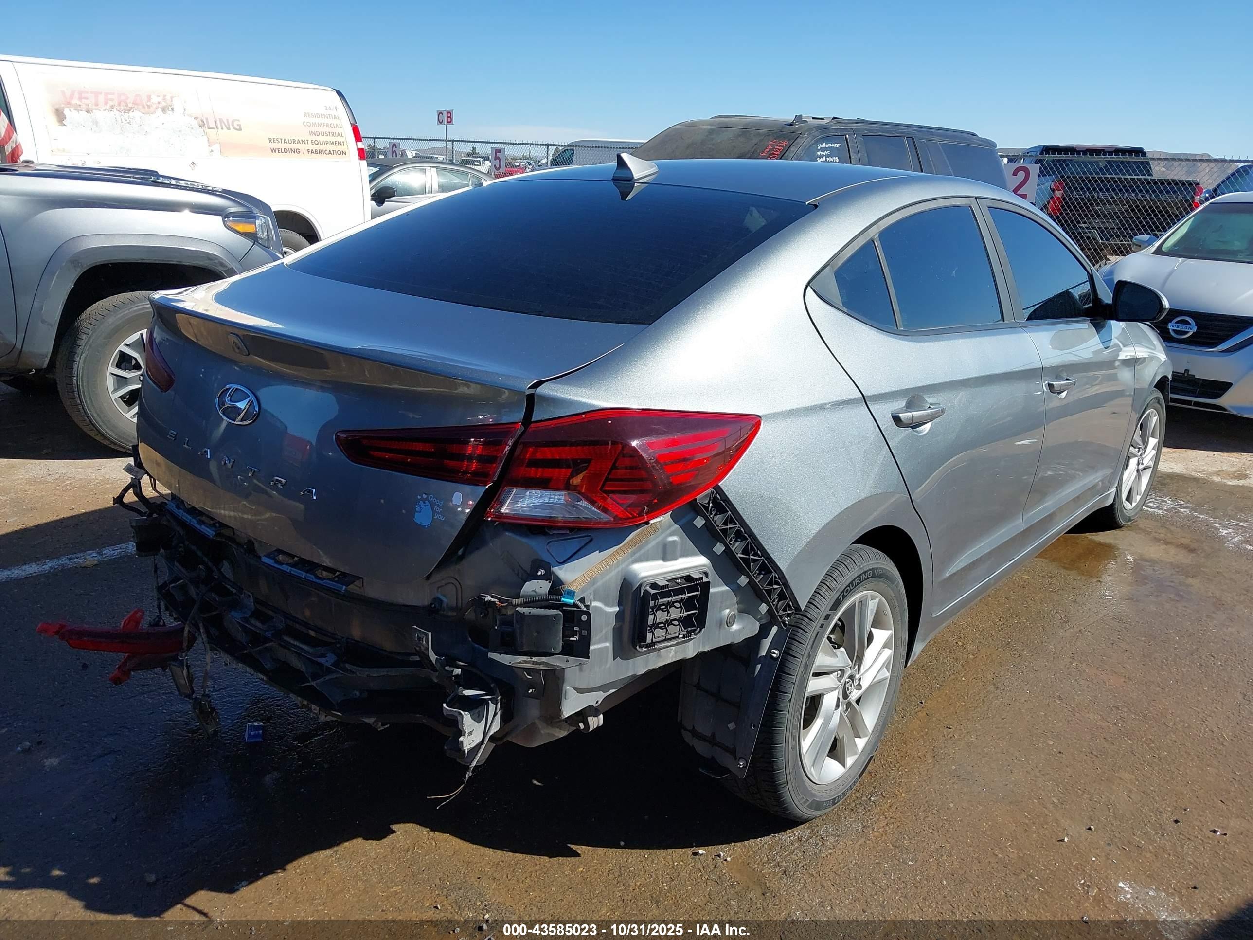 HYUNDAI ELANTRA image 4