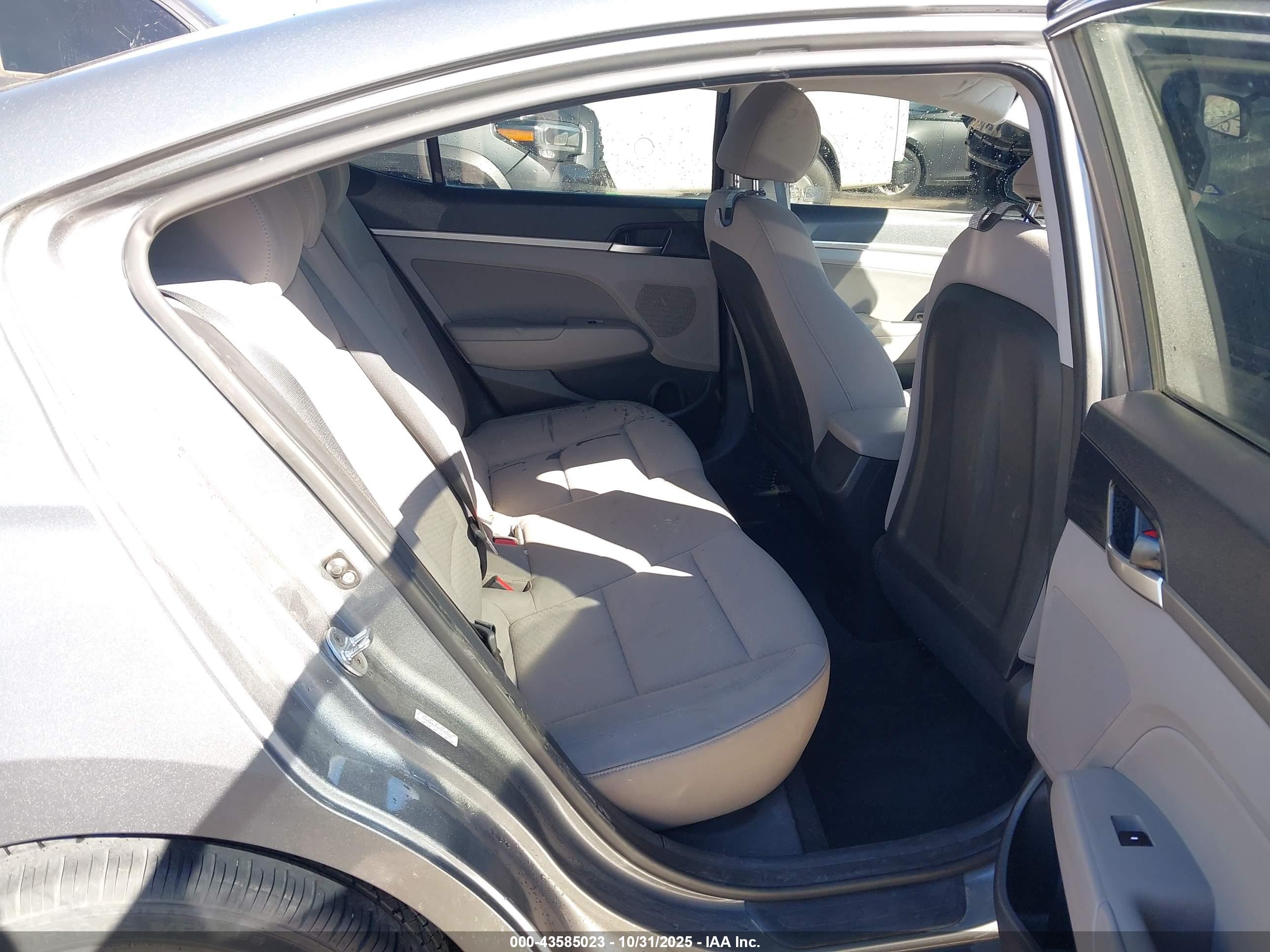 HYUNDAI ELANTRA image 8