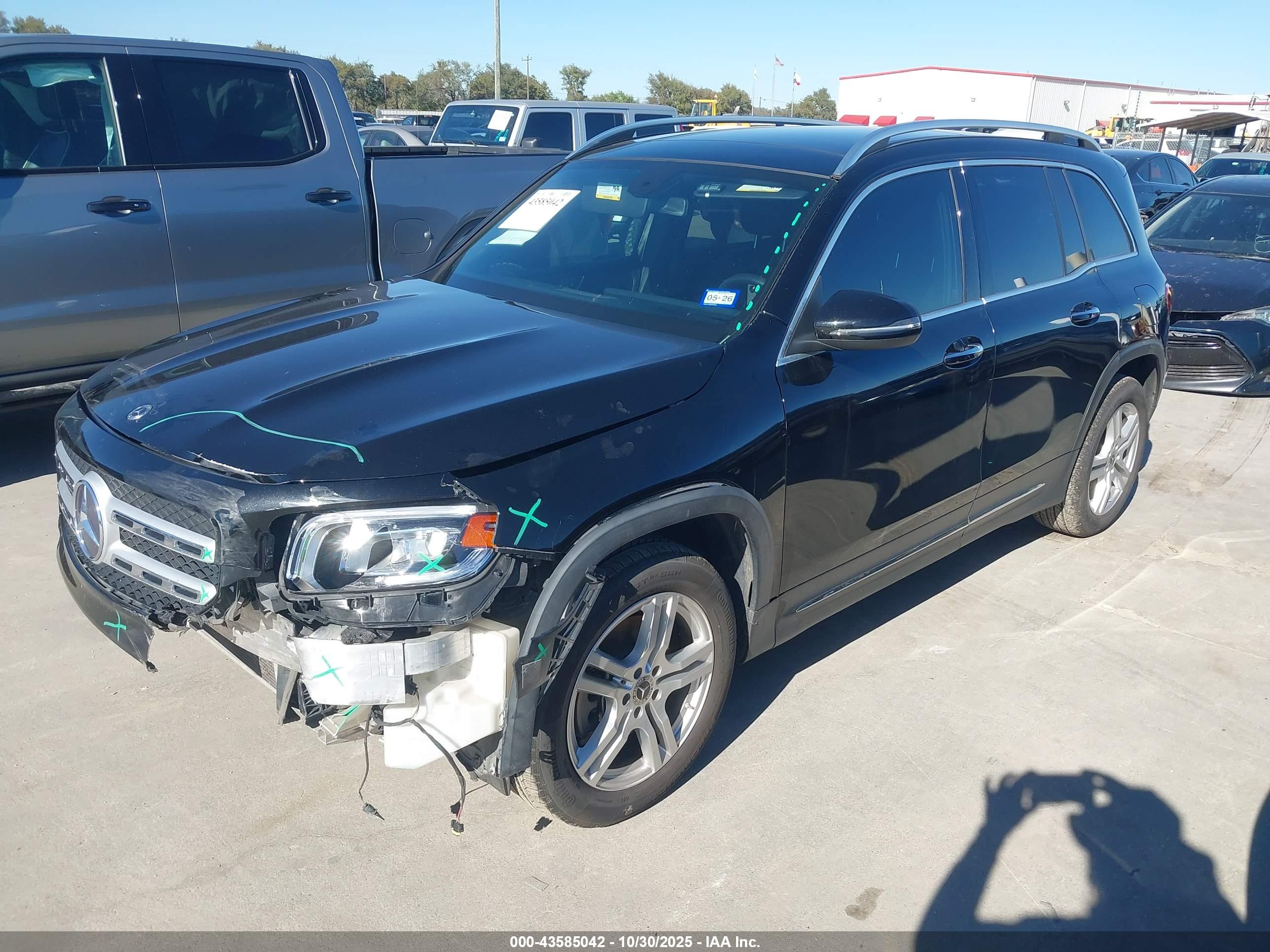 MERCEDES-BENZ GLB image 2
