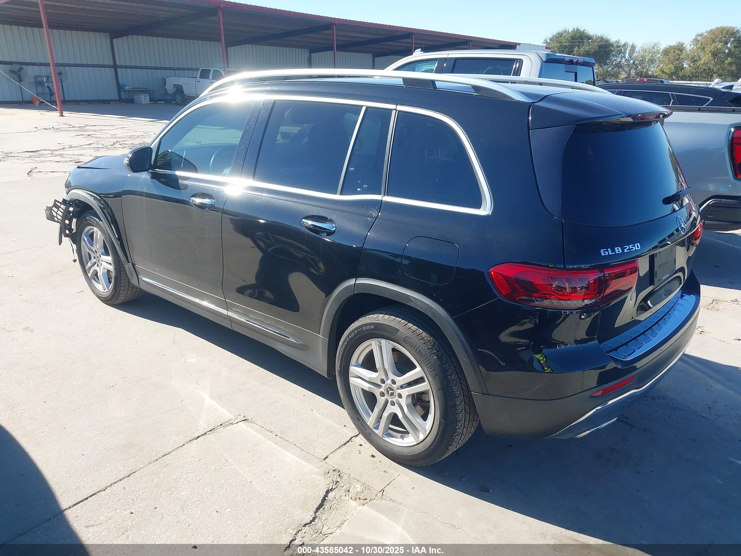 MERCEDES-BENZ GLB image 3