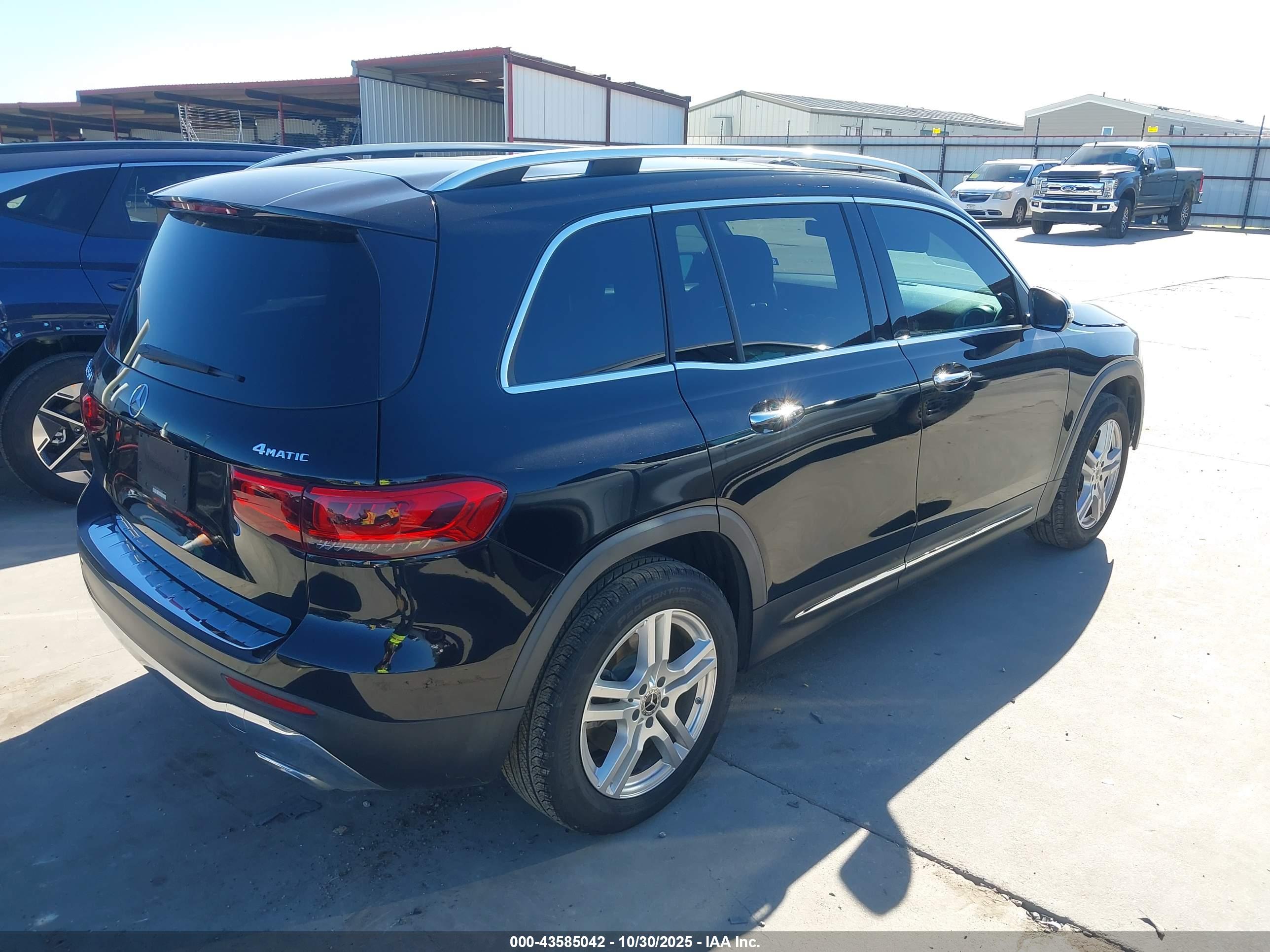 MERCEDES-BENZ GLB image 4