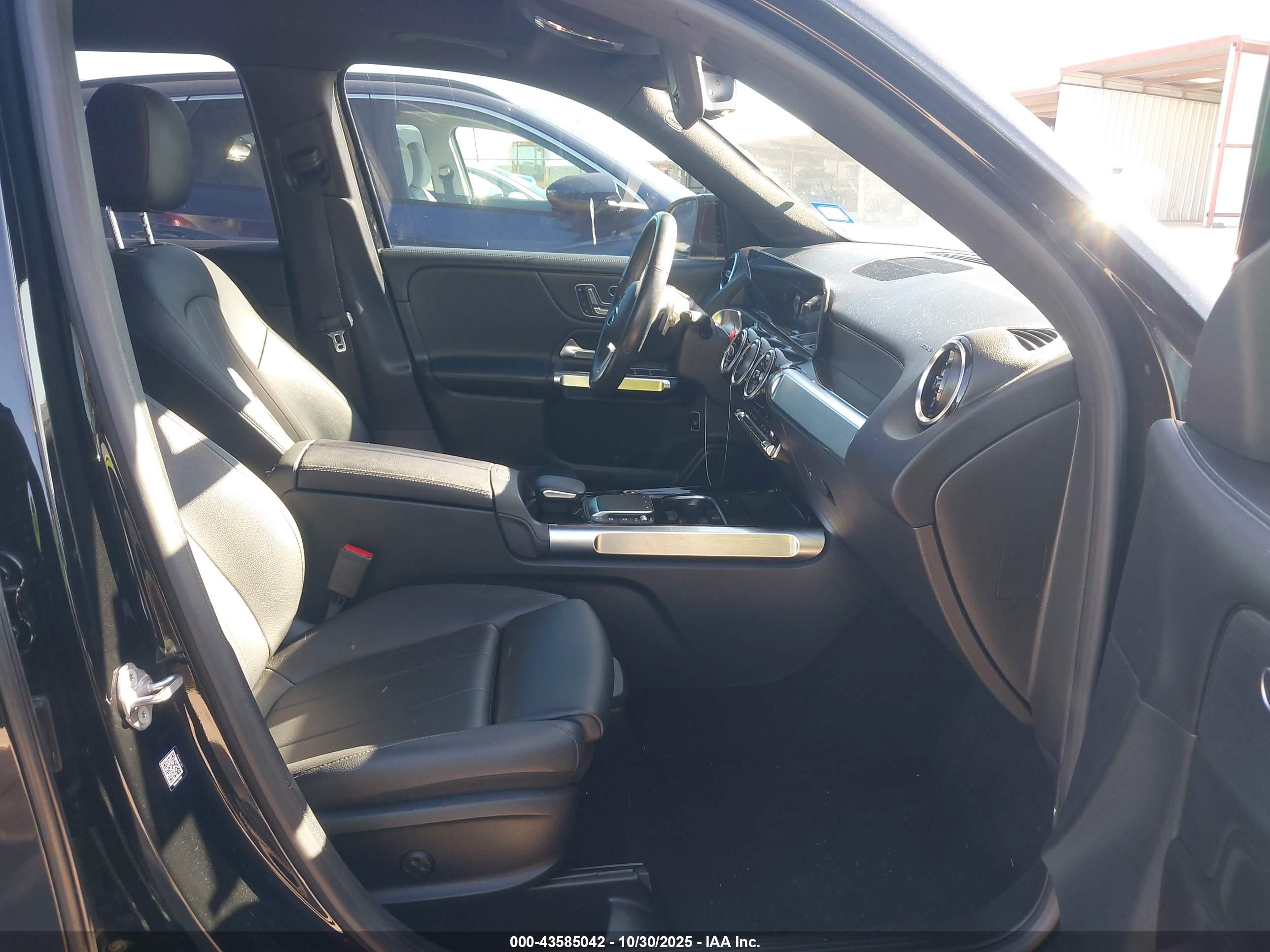 MERCEDES-BENZ GLB image 5