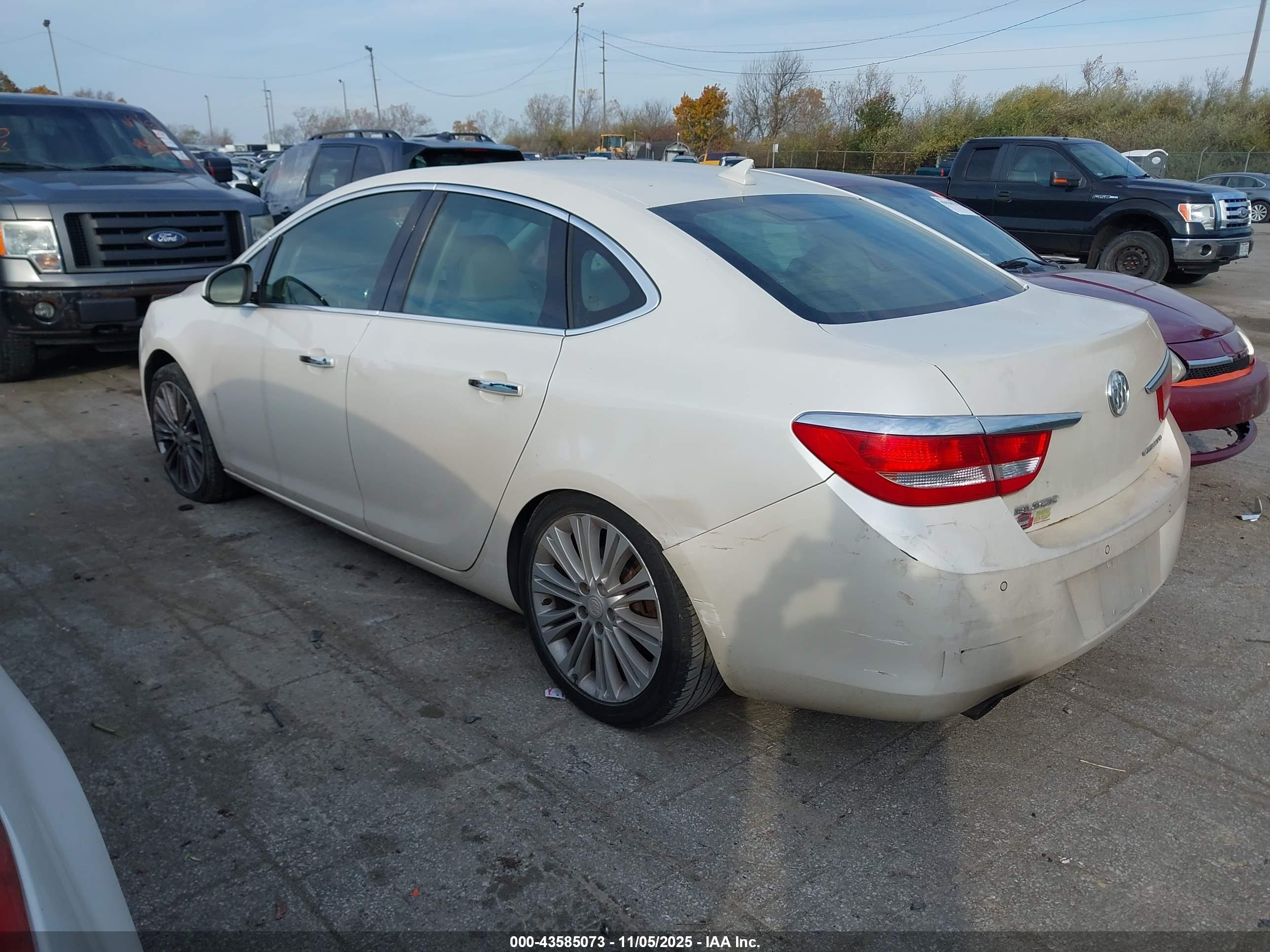 BUICK VERANO image 3