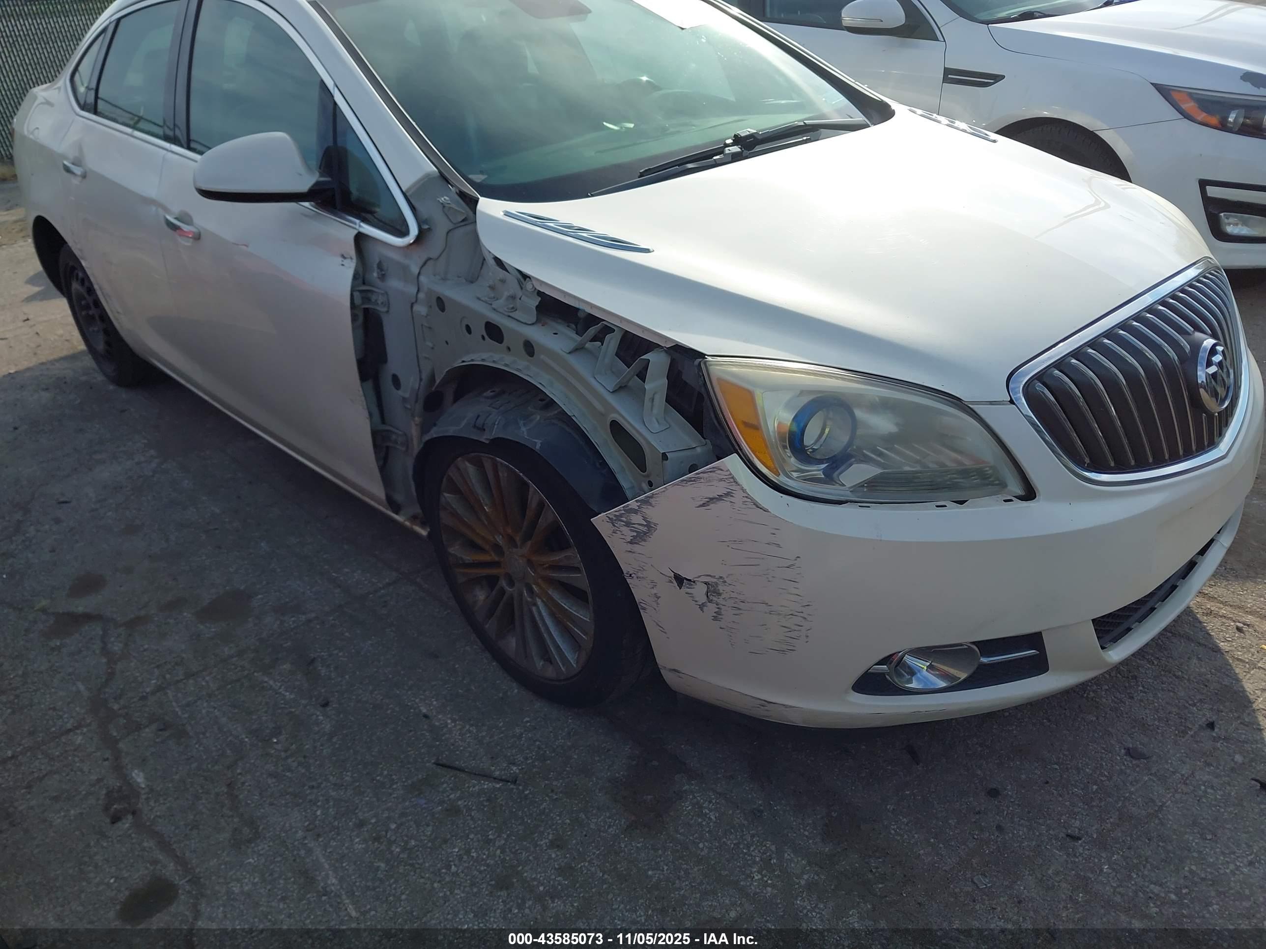 BUICK VERANO image 6