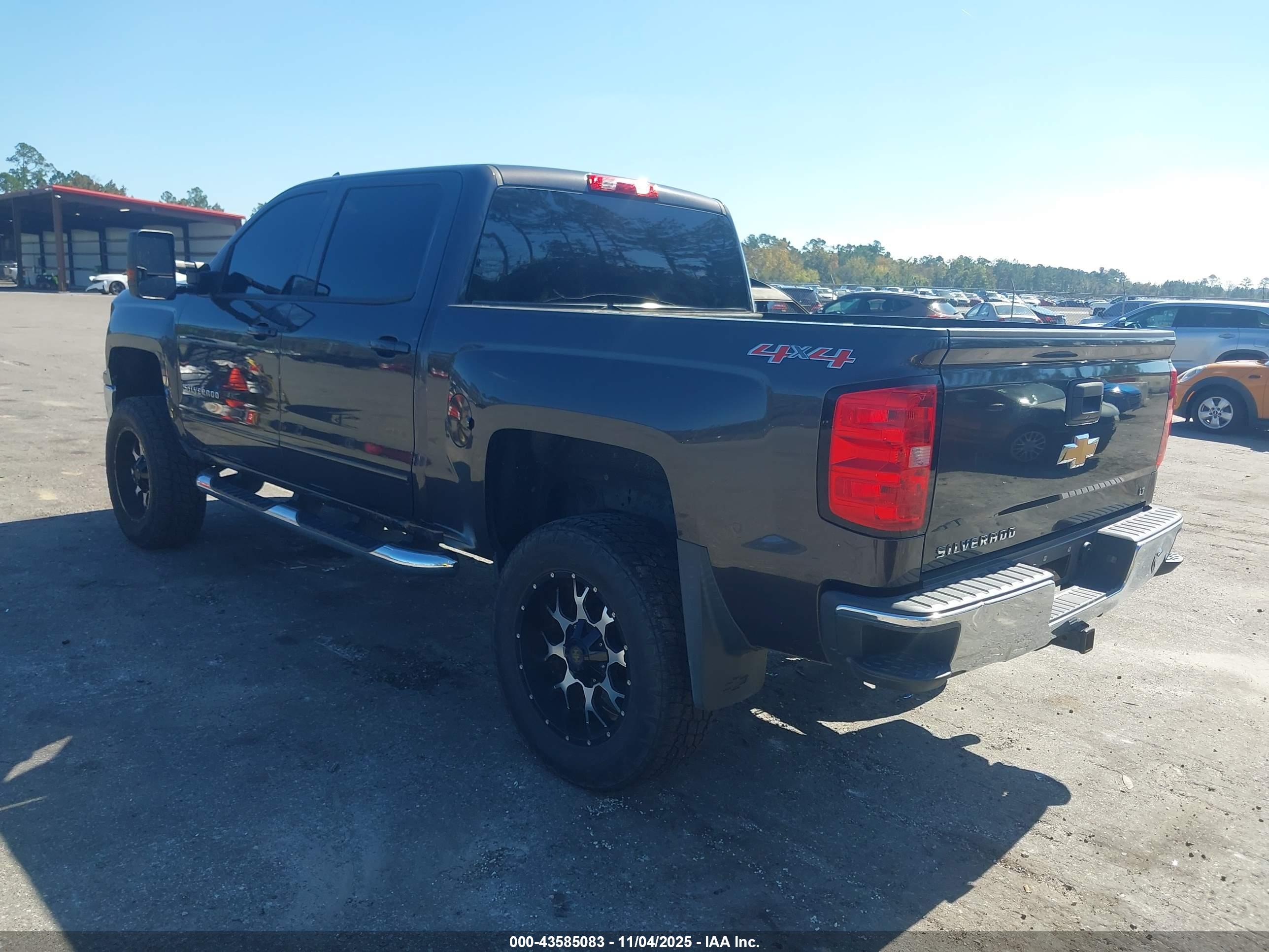 CHEVROLET SILVERADO image 3