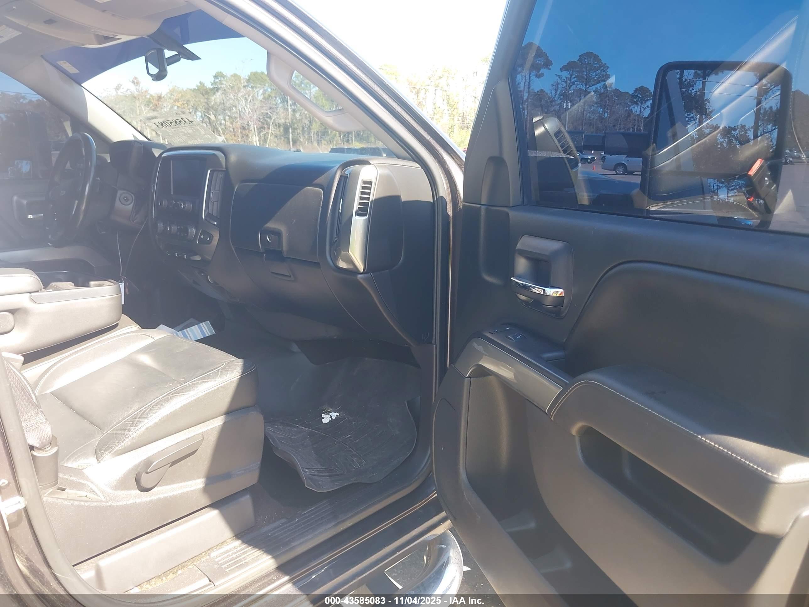 CHEVROLET SILVERADO image 5