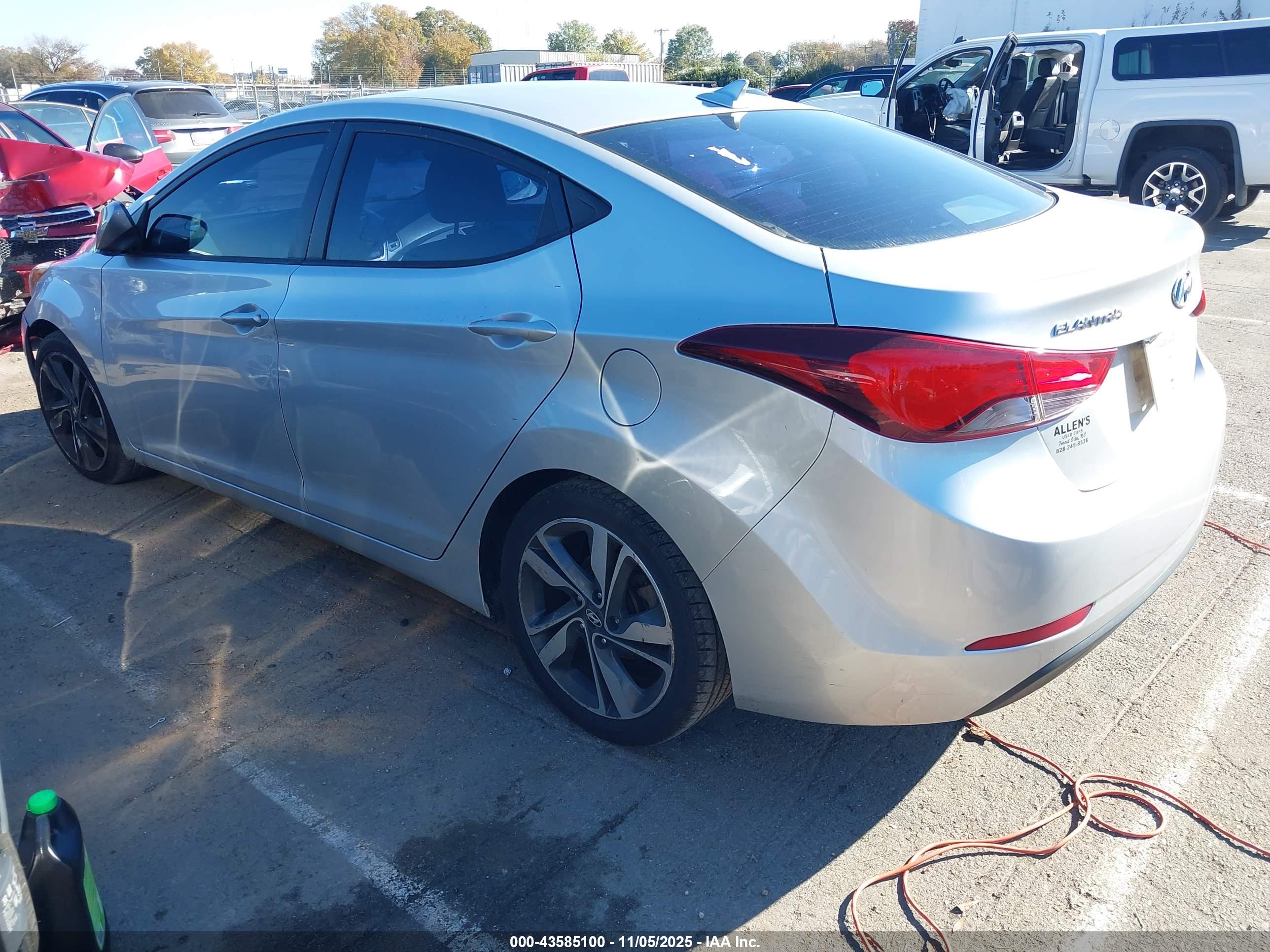 HYUNDAI ELANTRA image 3