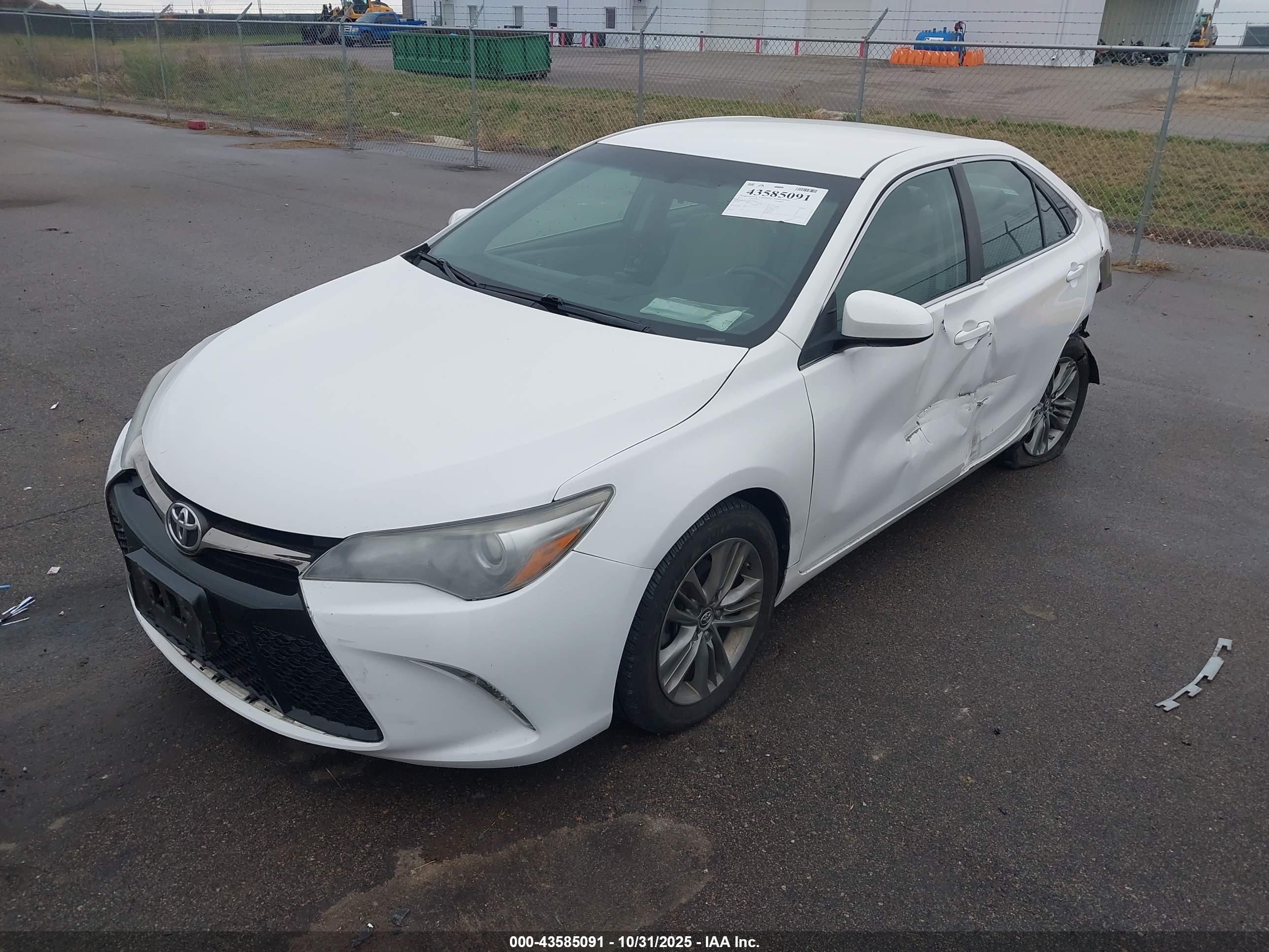 TOYOTA CAMRY image 2