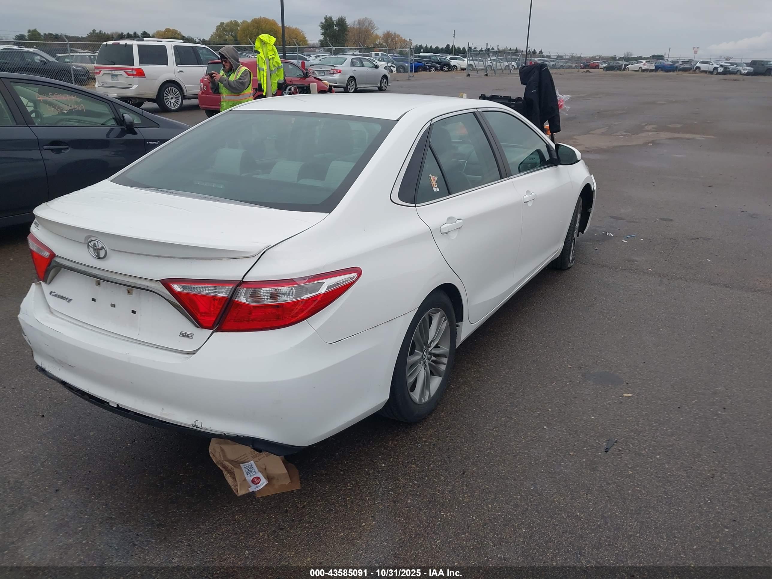TOYOTA CAMRY image 4