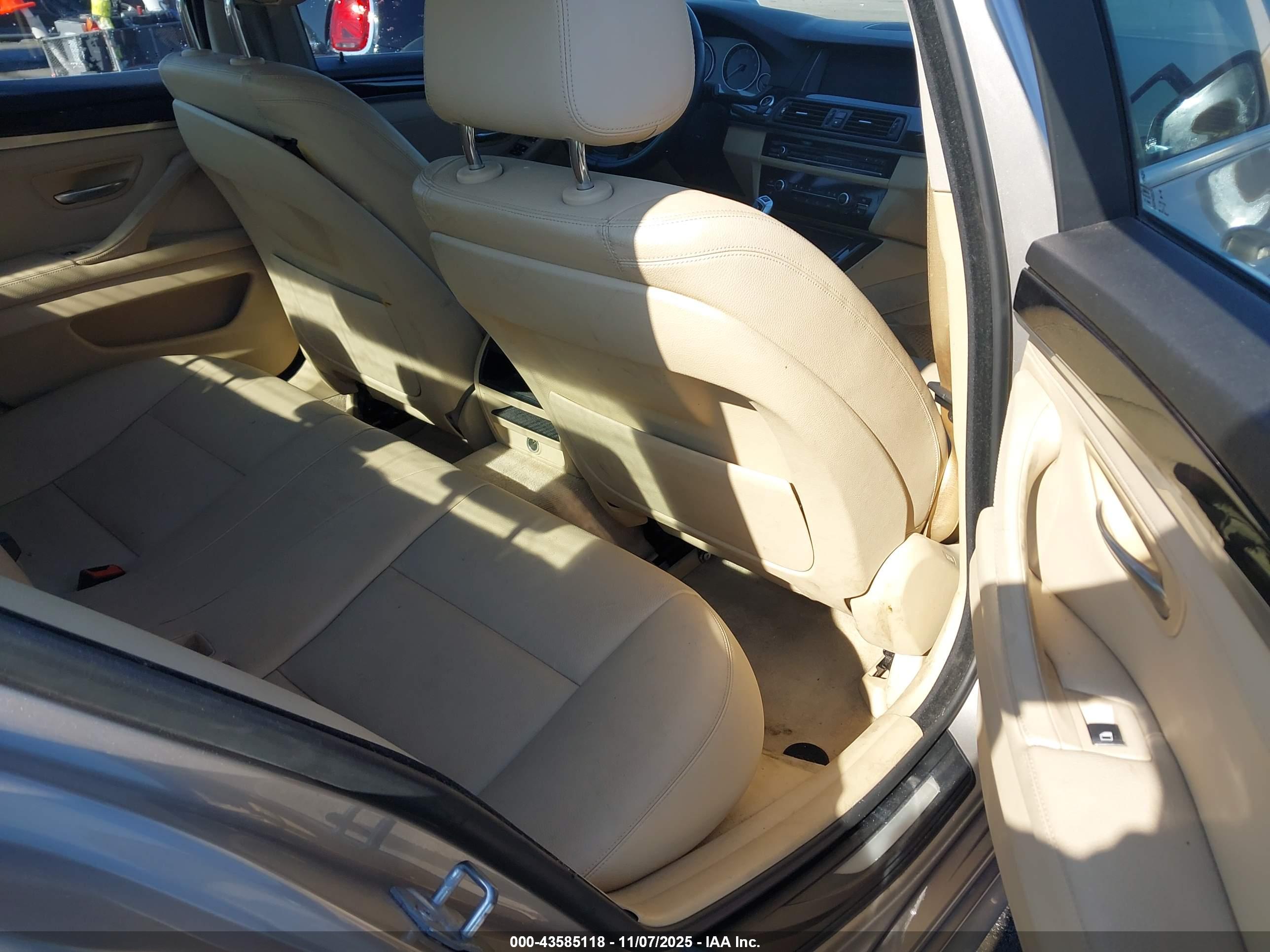 BMW 528I image 8