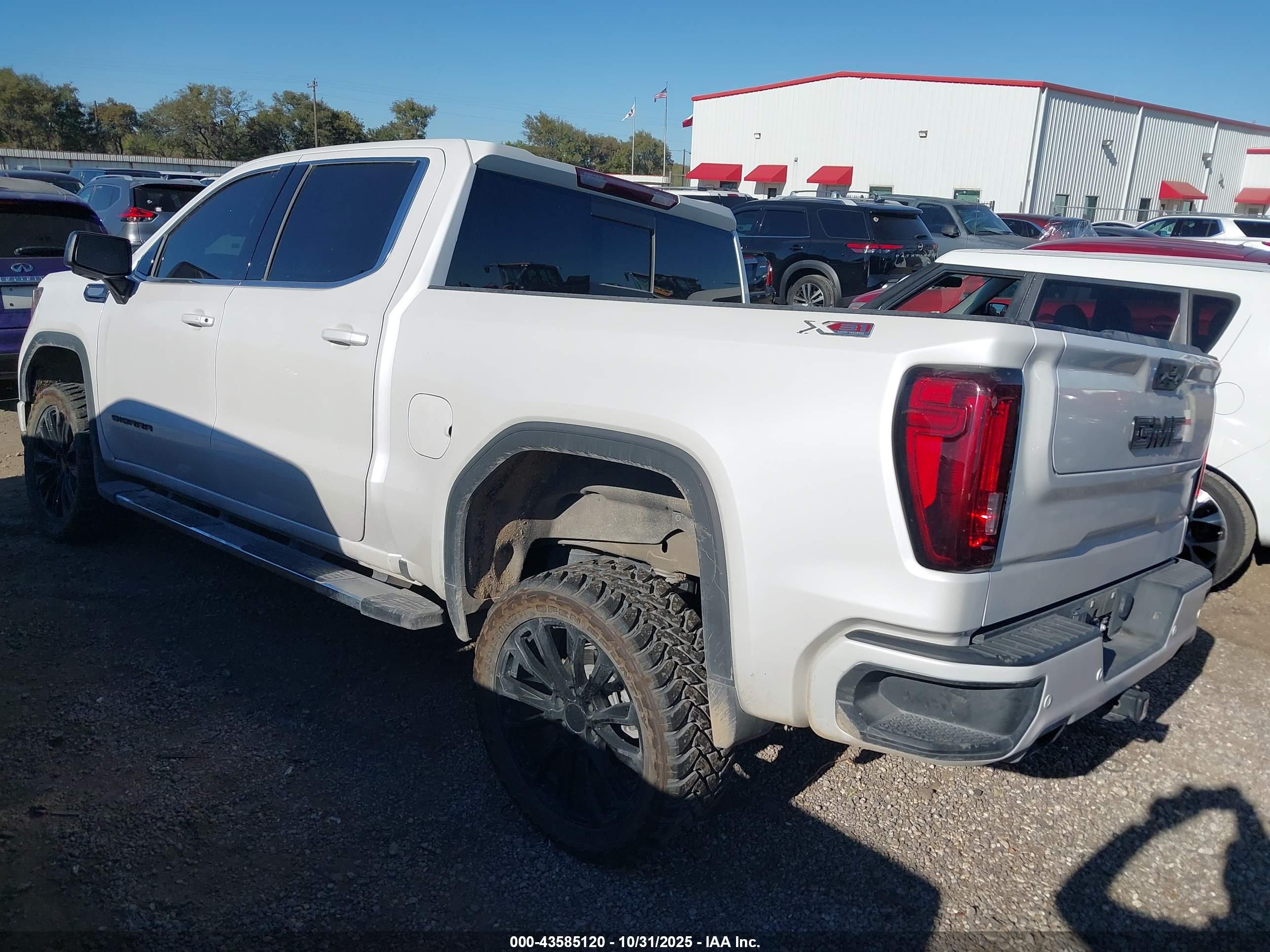 GMC SIERRA image 3
