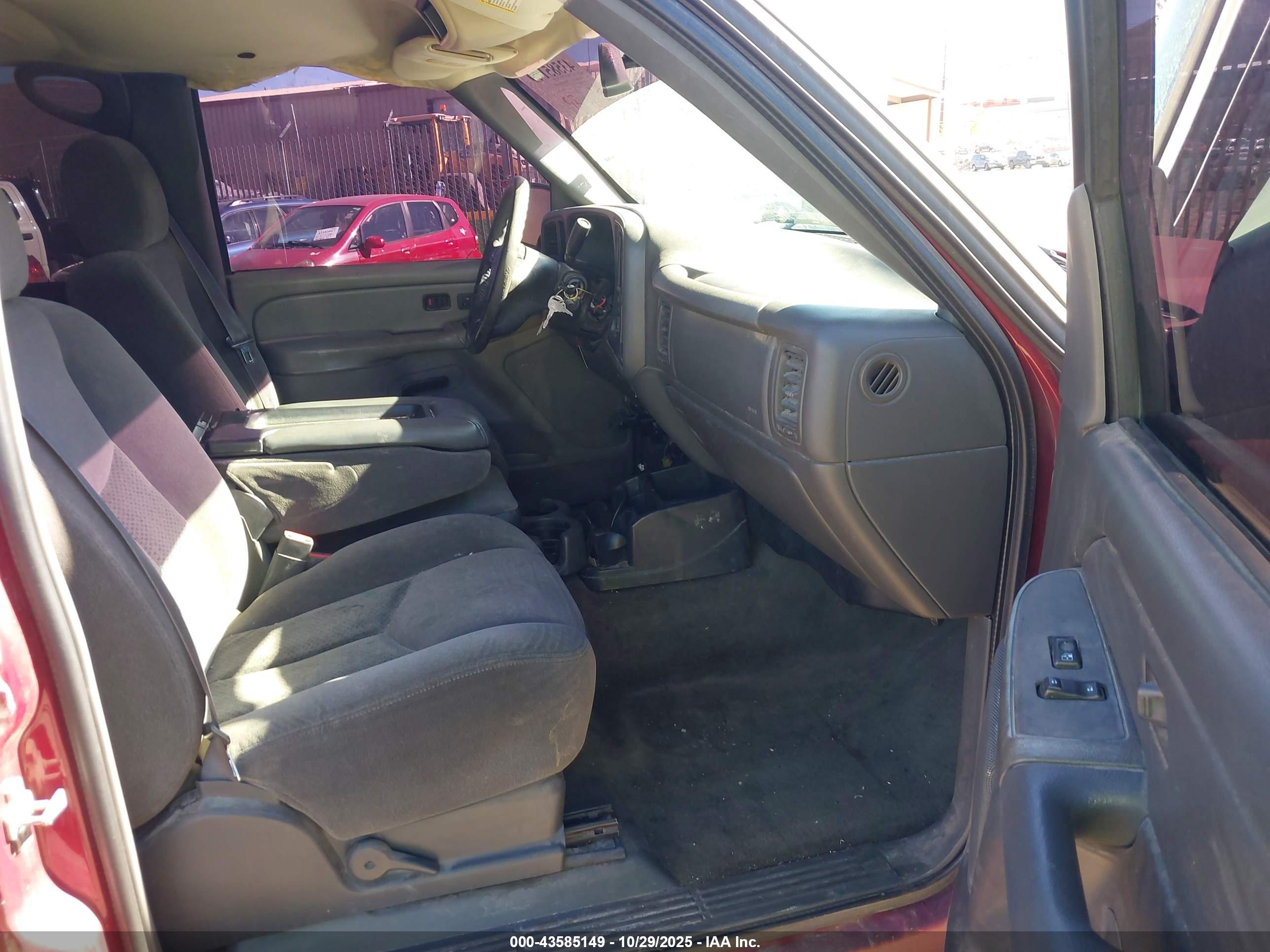 CHEVROLET SILVERADO image 5