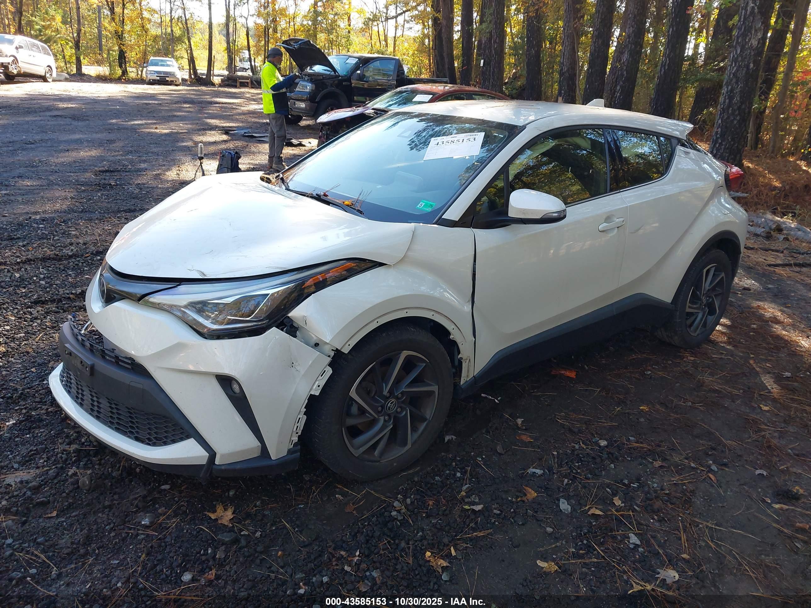 TOYOTA C-HR image 2