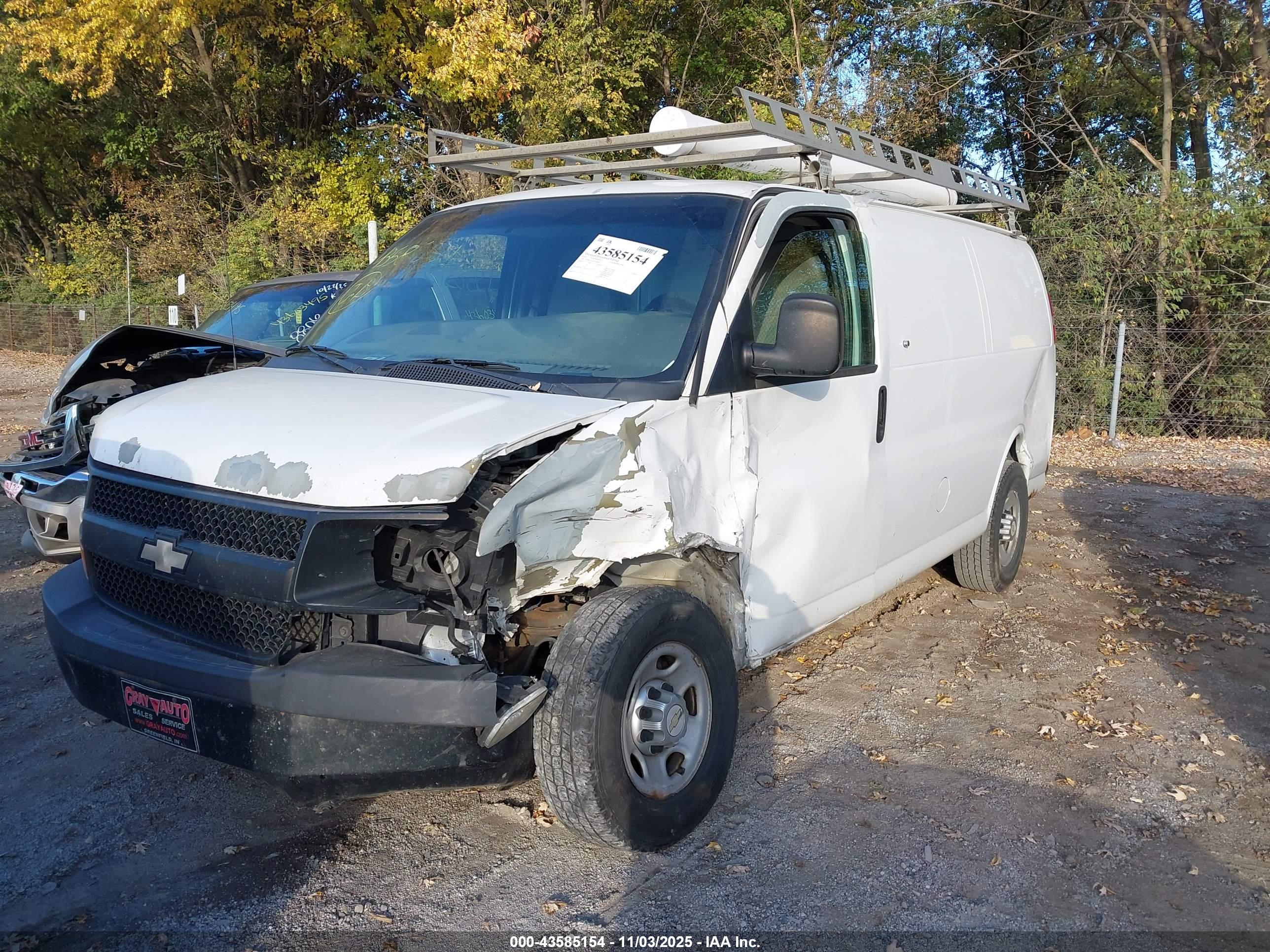 CHEVROLET EXPRESS image 2