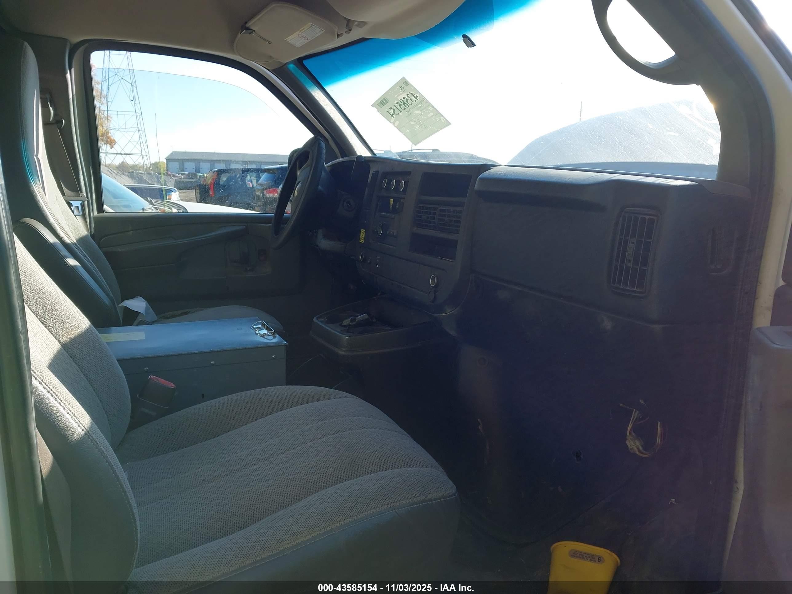 CHEVROLET EXPRESS image 5
