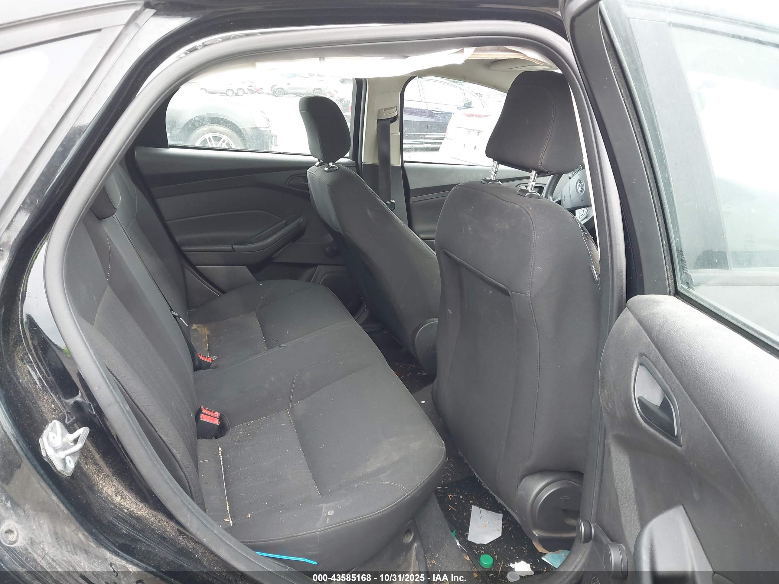 FORD FOCUS image 8