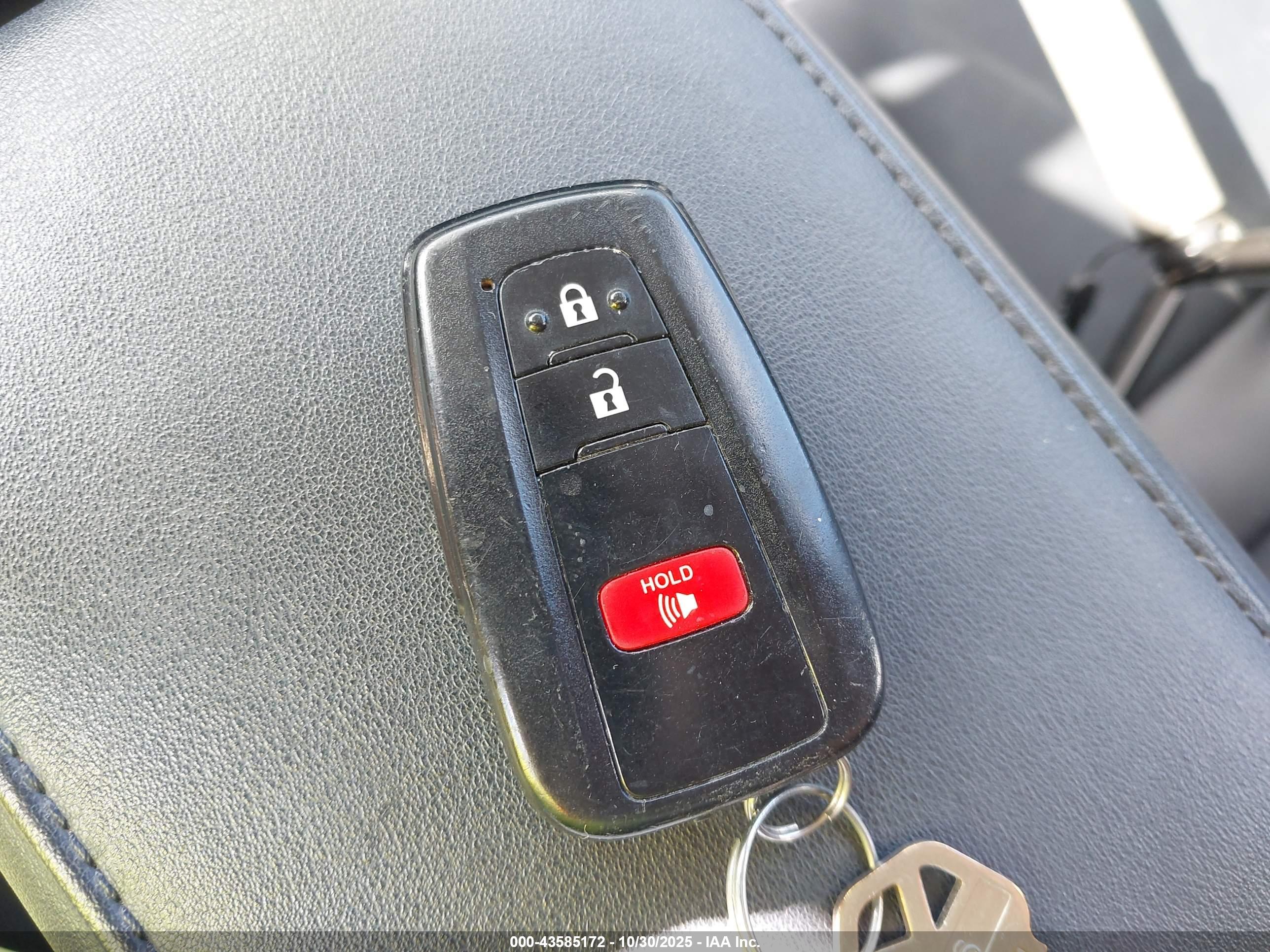 TOYOTA PRIUS image 11