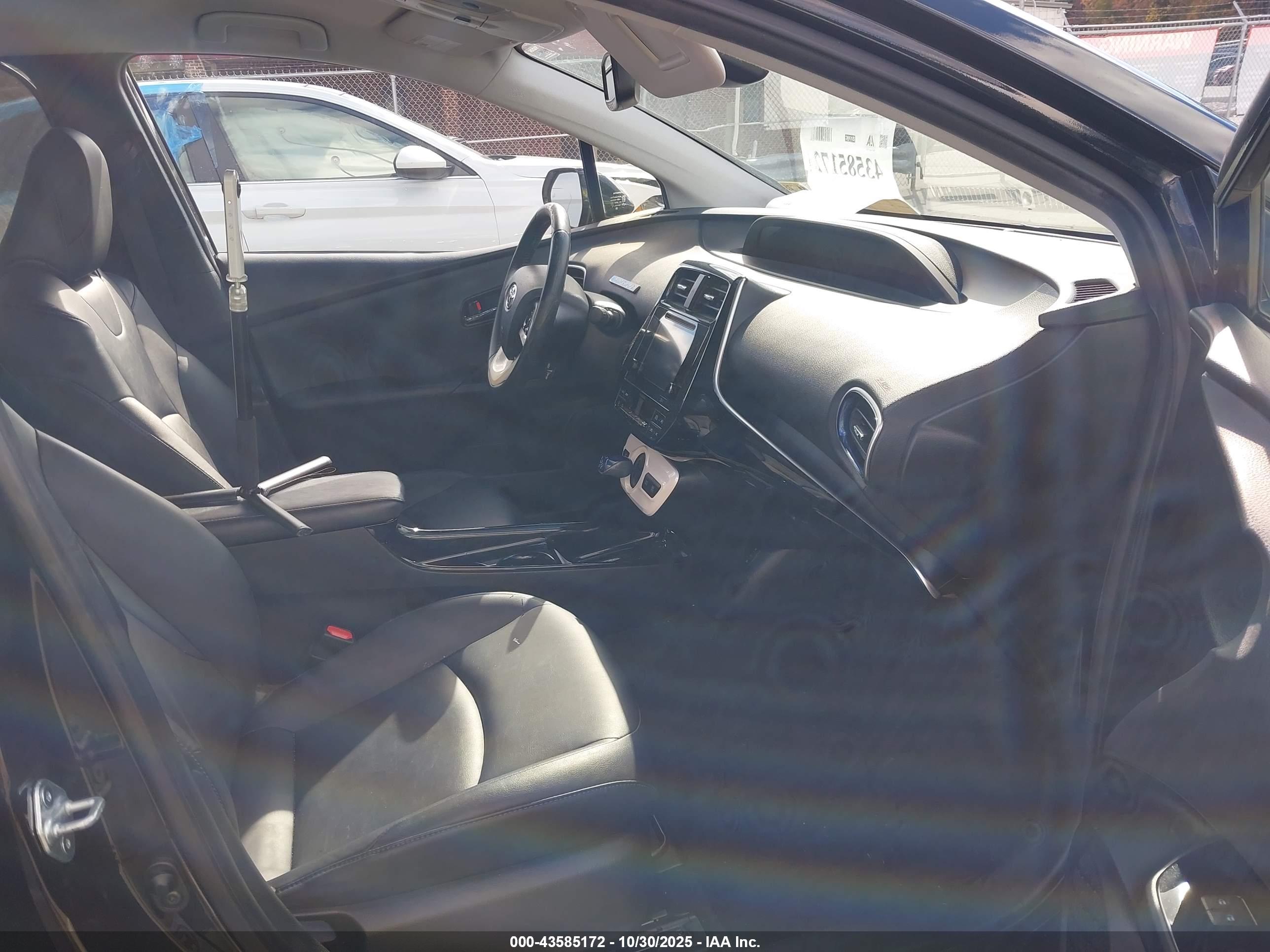 TOYOTA PRIUS image 5