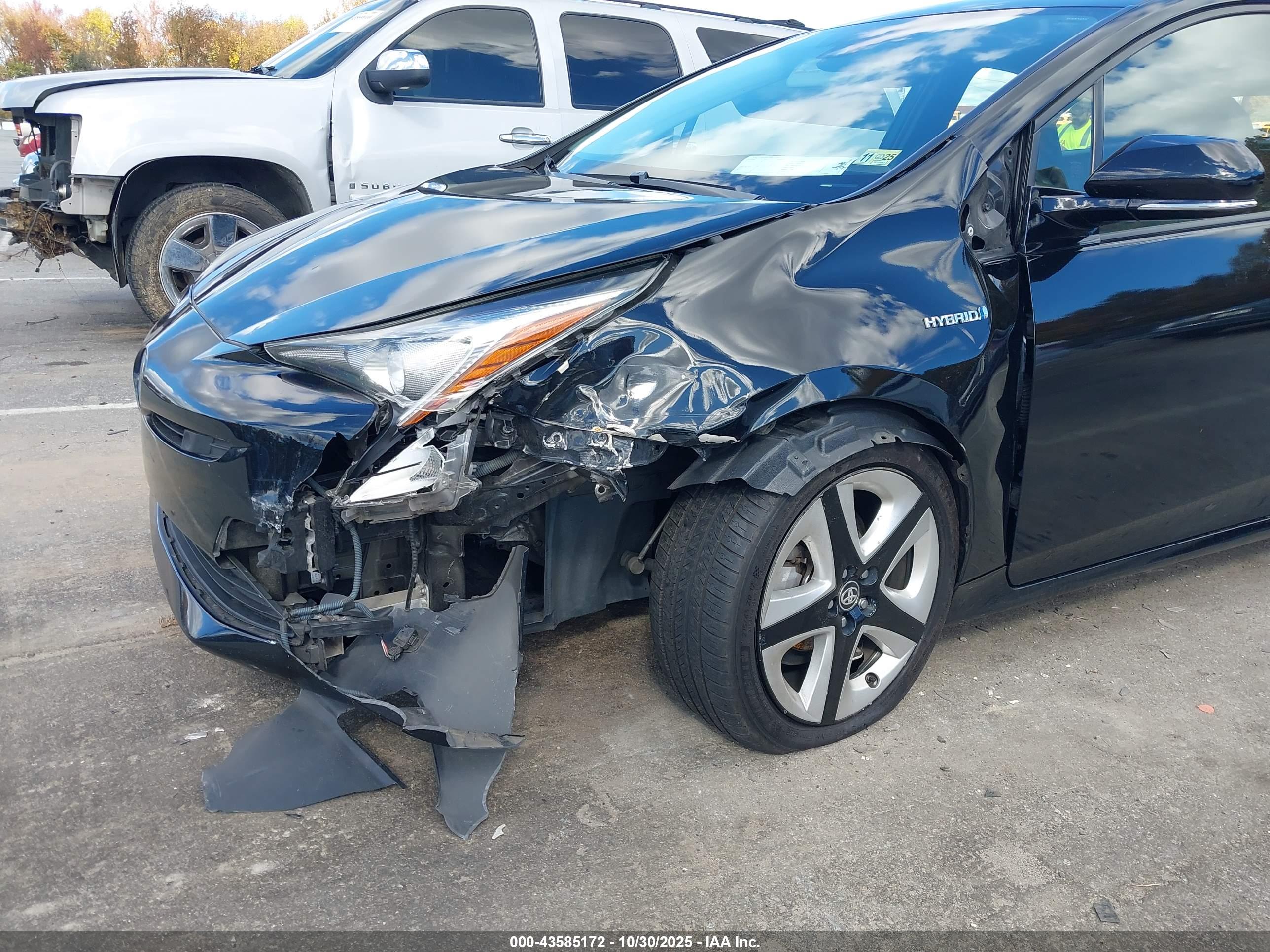 TOYOTA PRIUS image 6