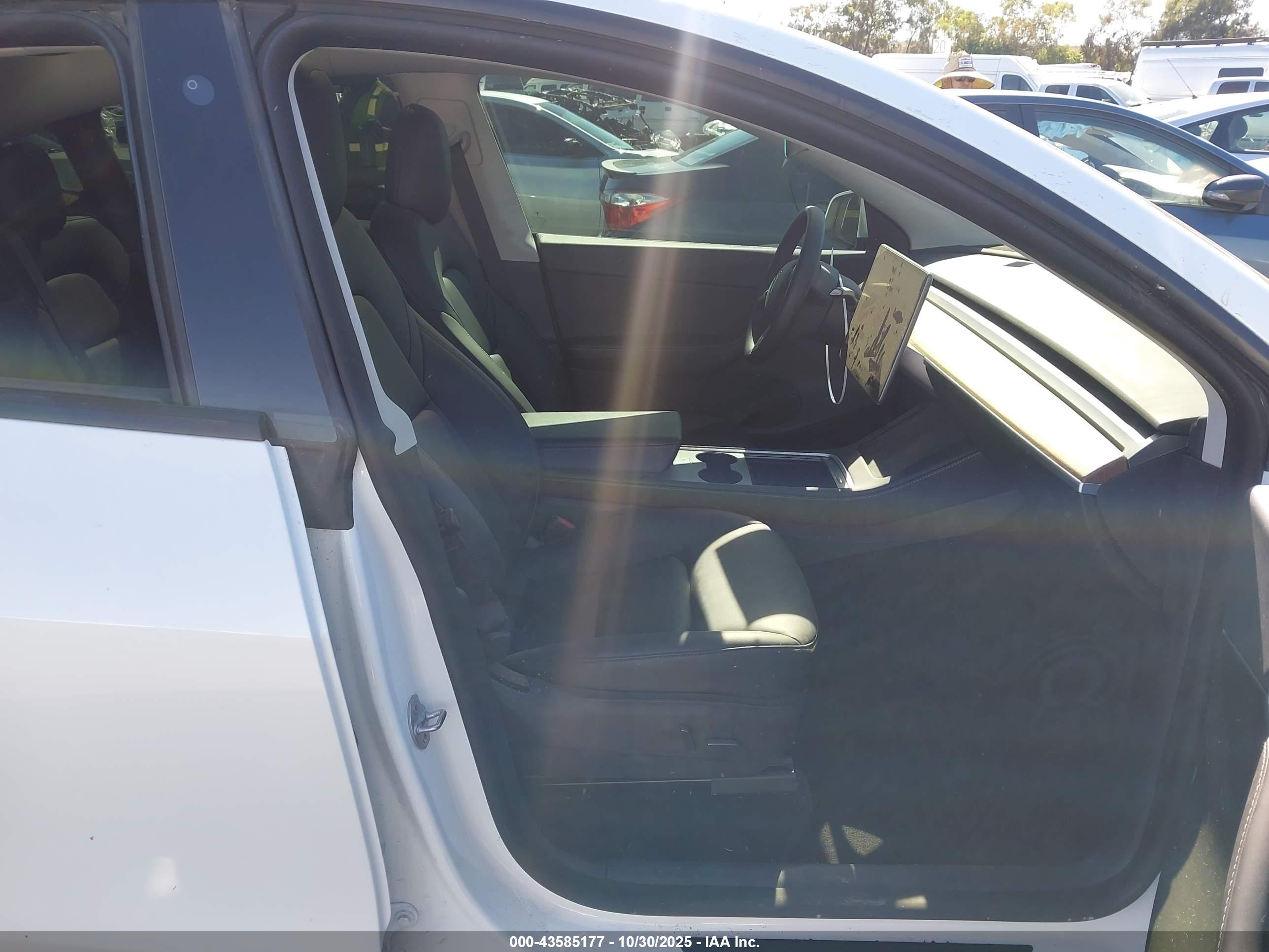 TESLA MODEL image 5