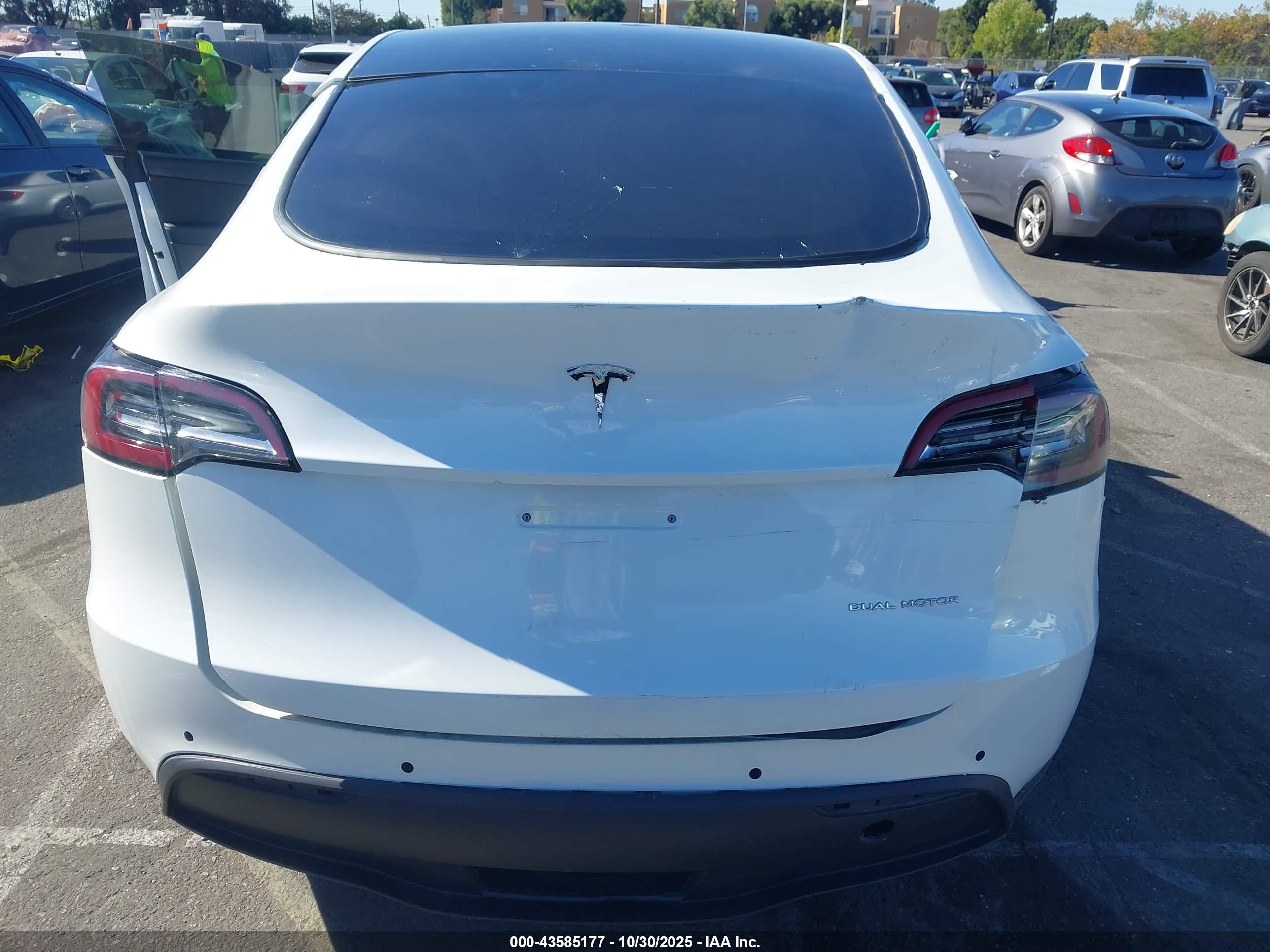 TESLA MODEL image 6