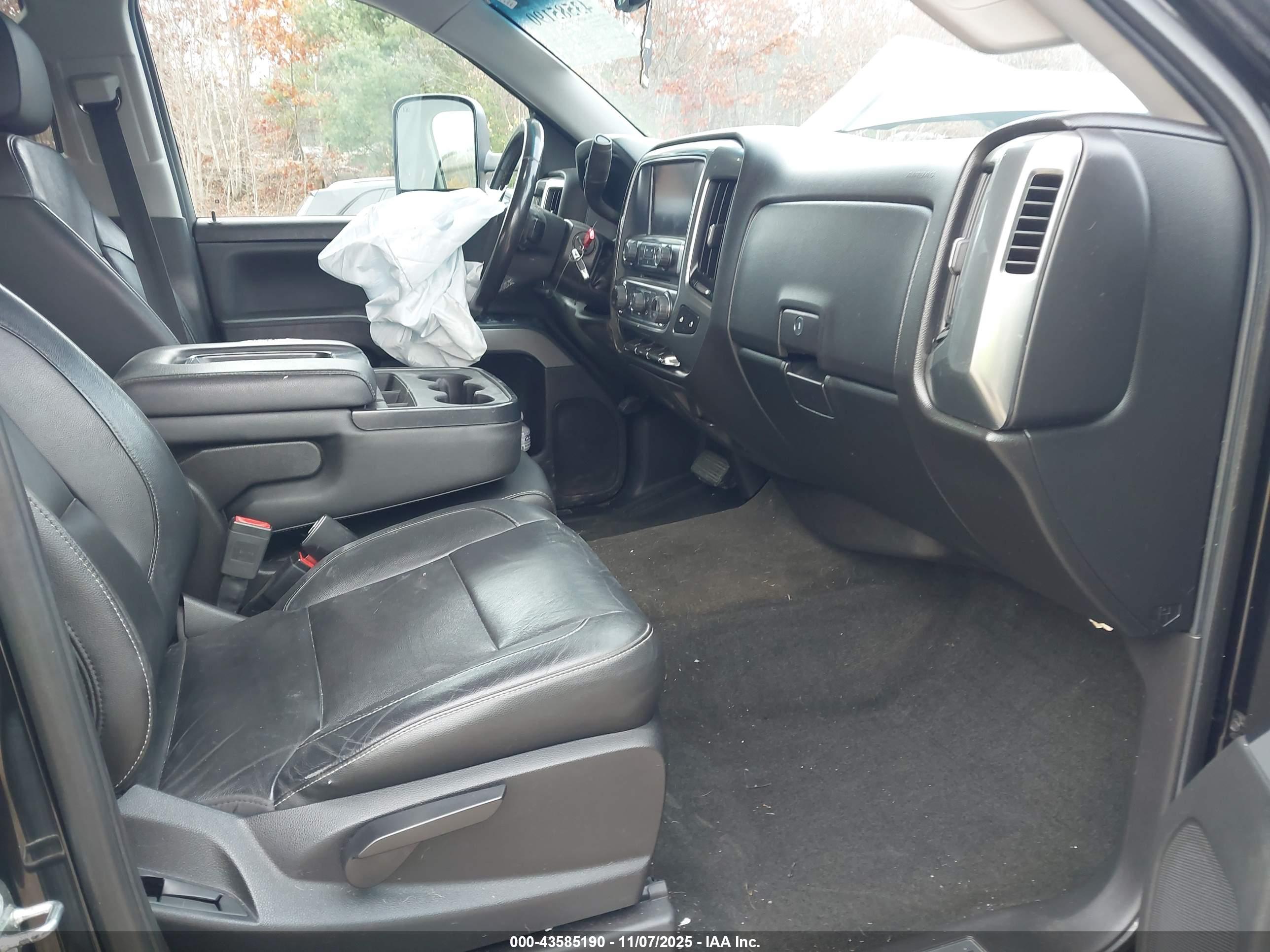 CHEVROLET SILVERADO image 5
