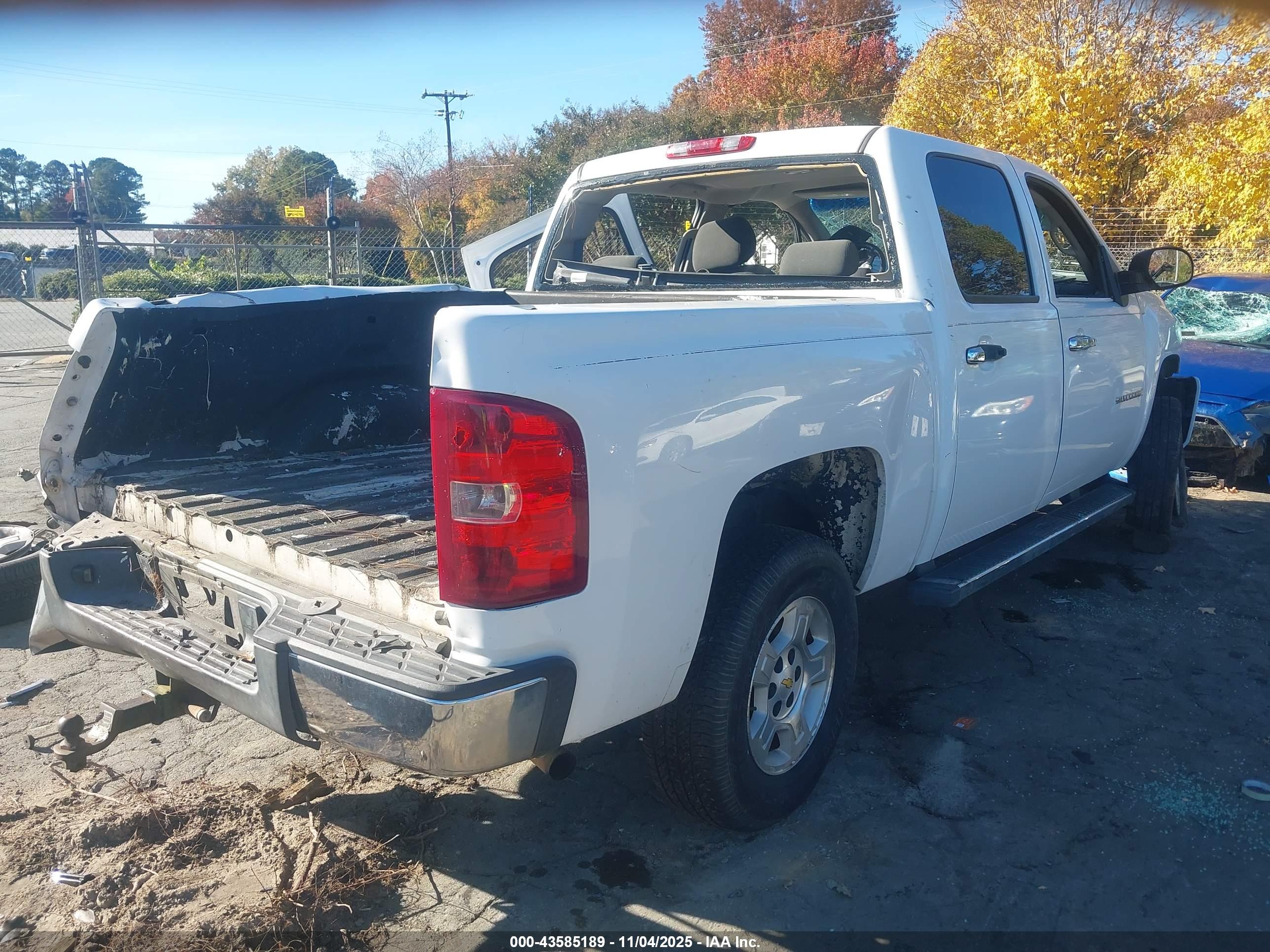 CHEVROLET SILVERADO image 4