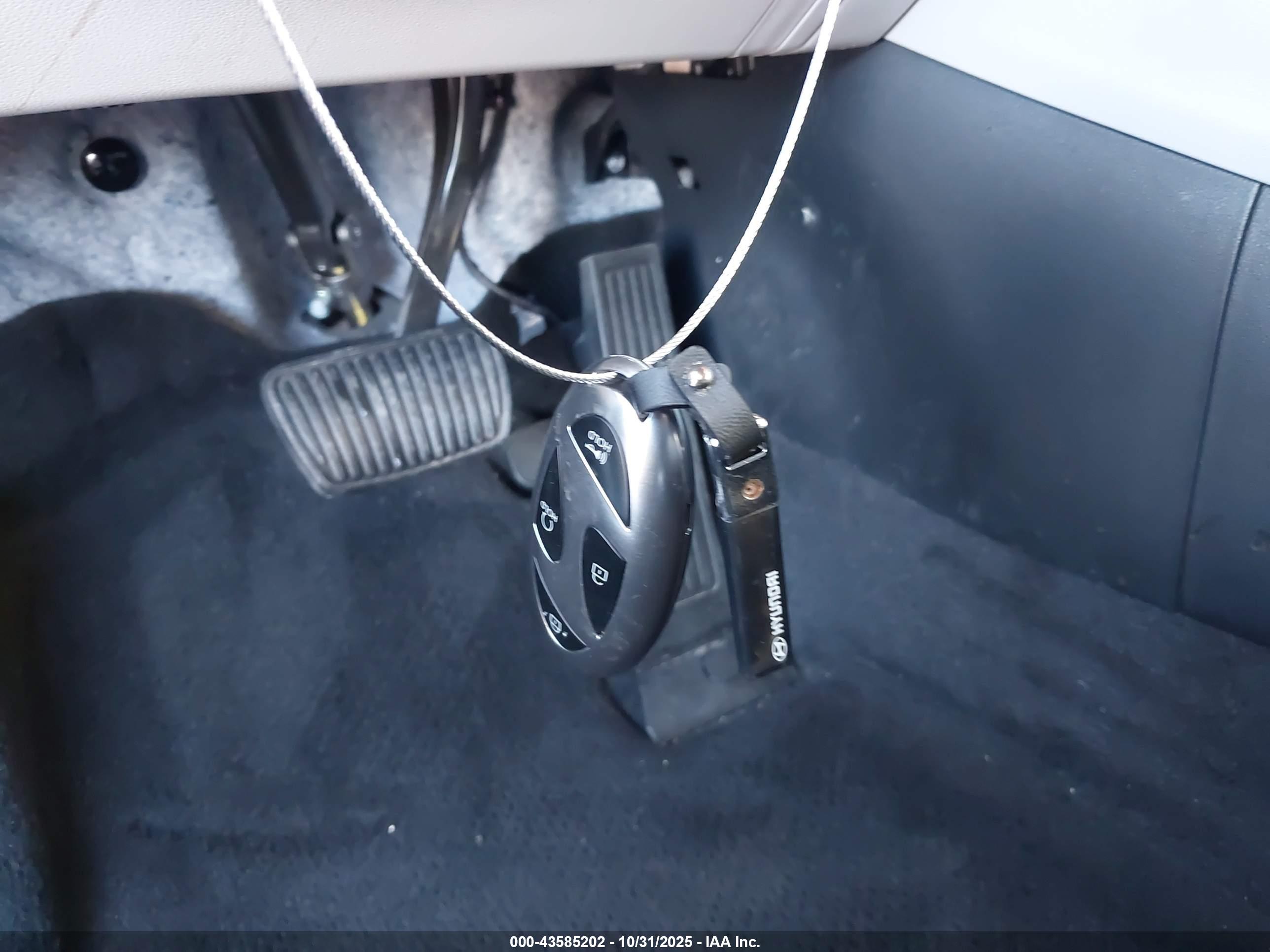 HYUNDAI TUCSON image 11