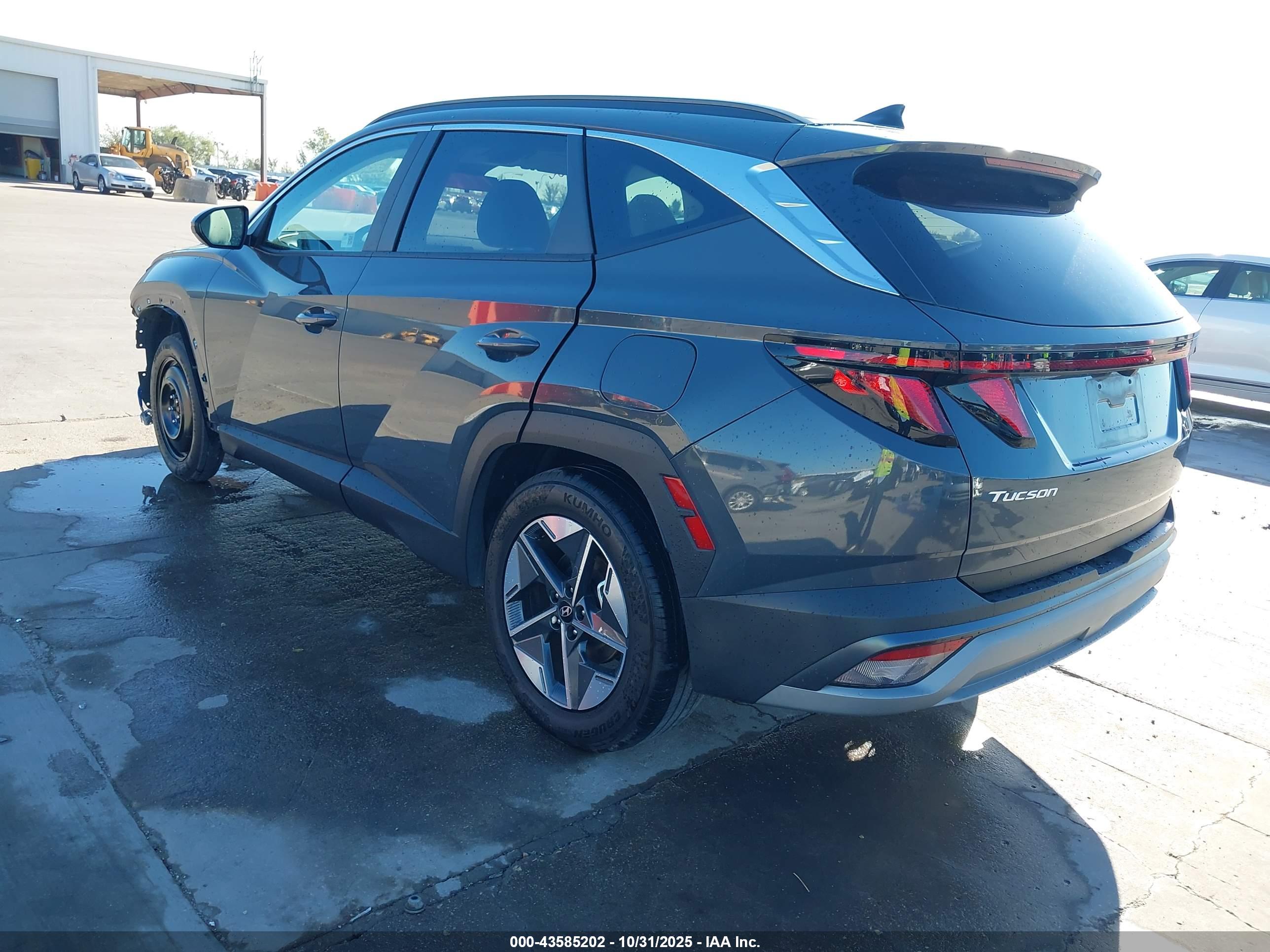 HYUNDAI TUCSON image 3