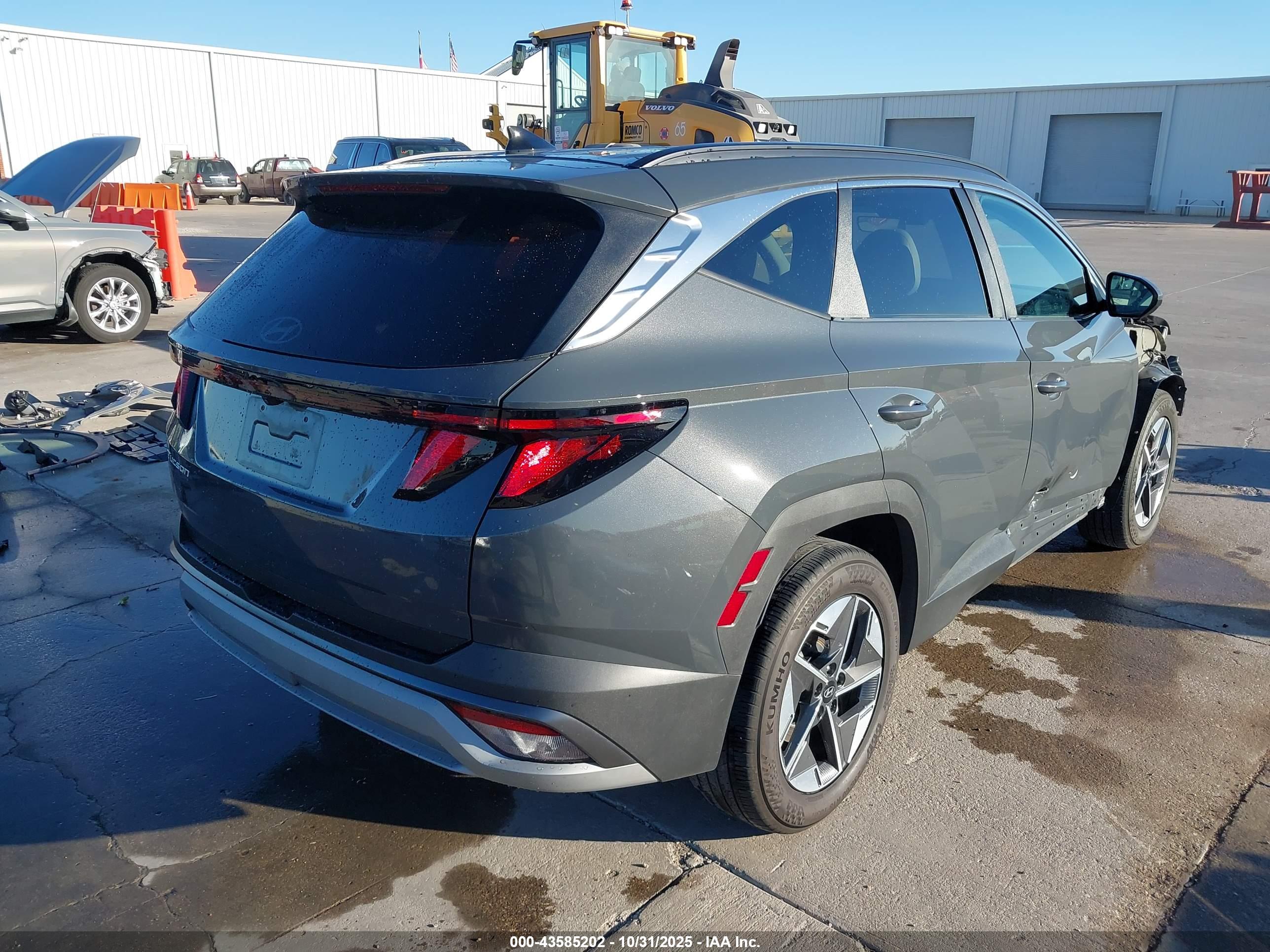 HYUNDAI TUCSON image 4