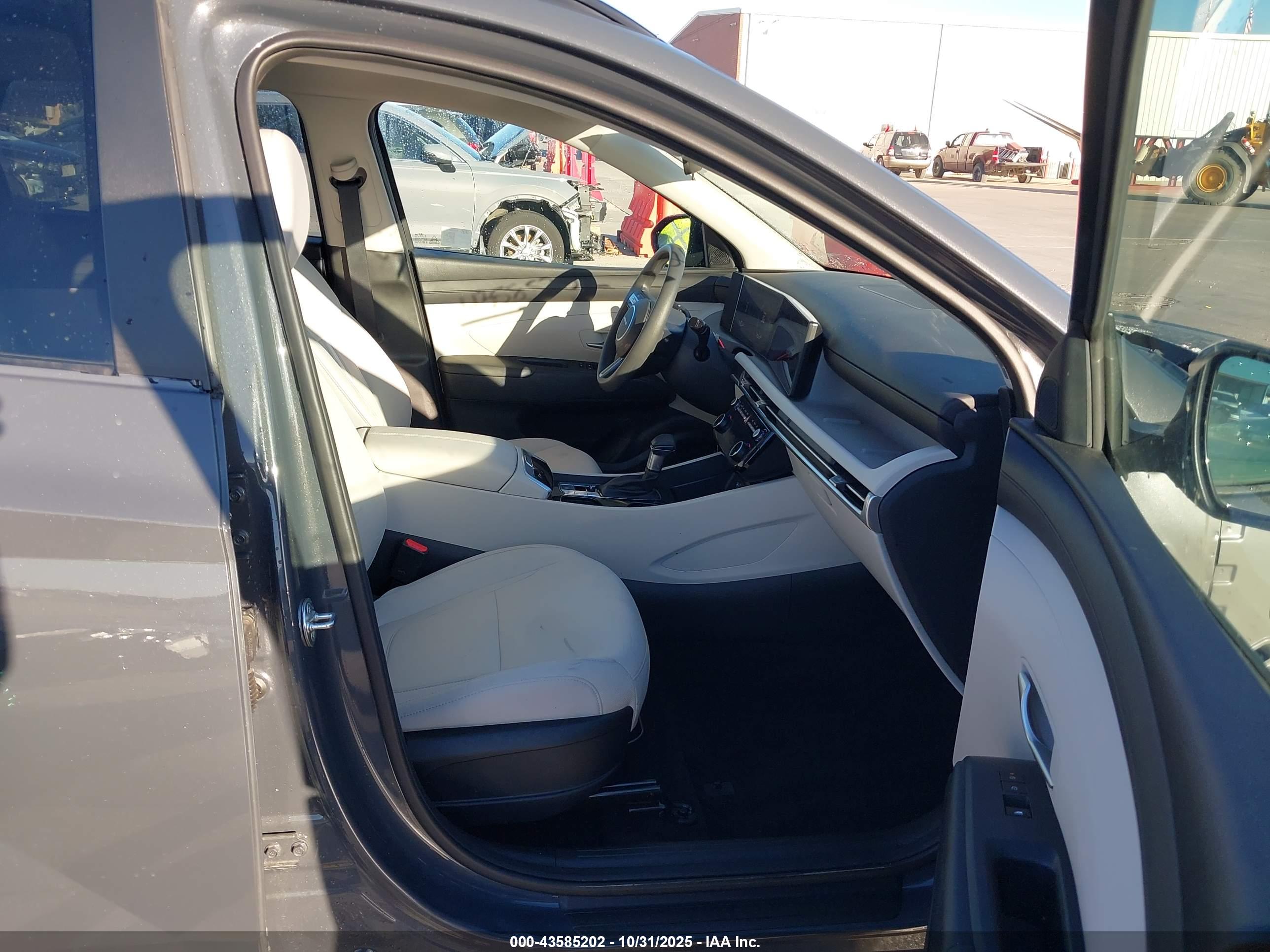 HYUNDAI TUCSON image 5