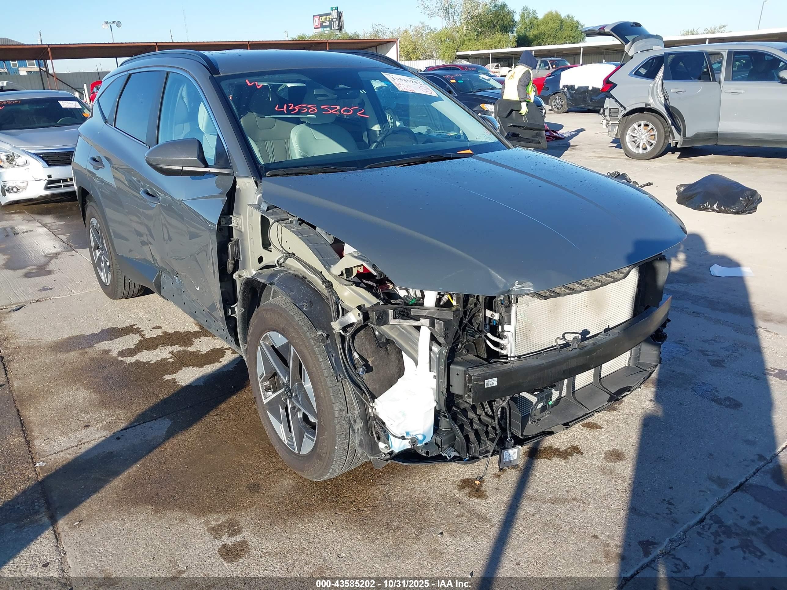 HYUNDAI TUCSON image 6
