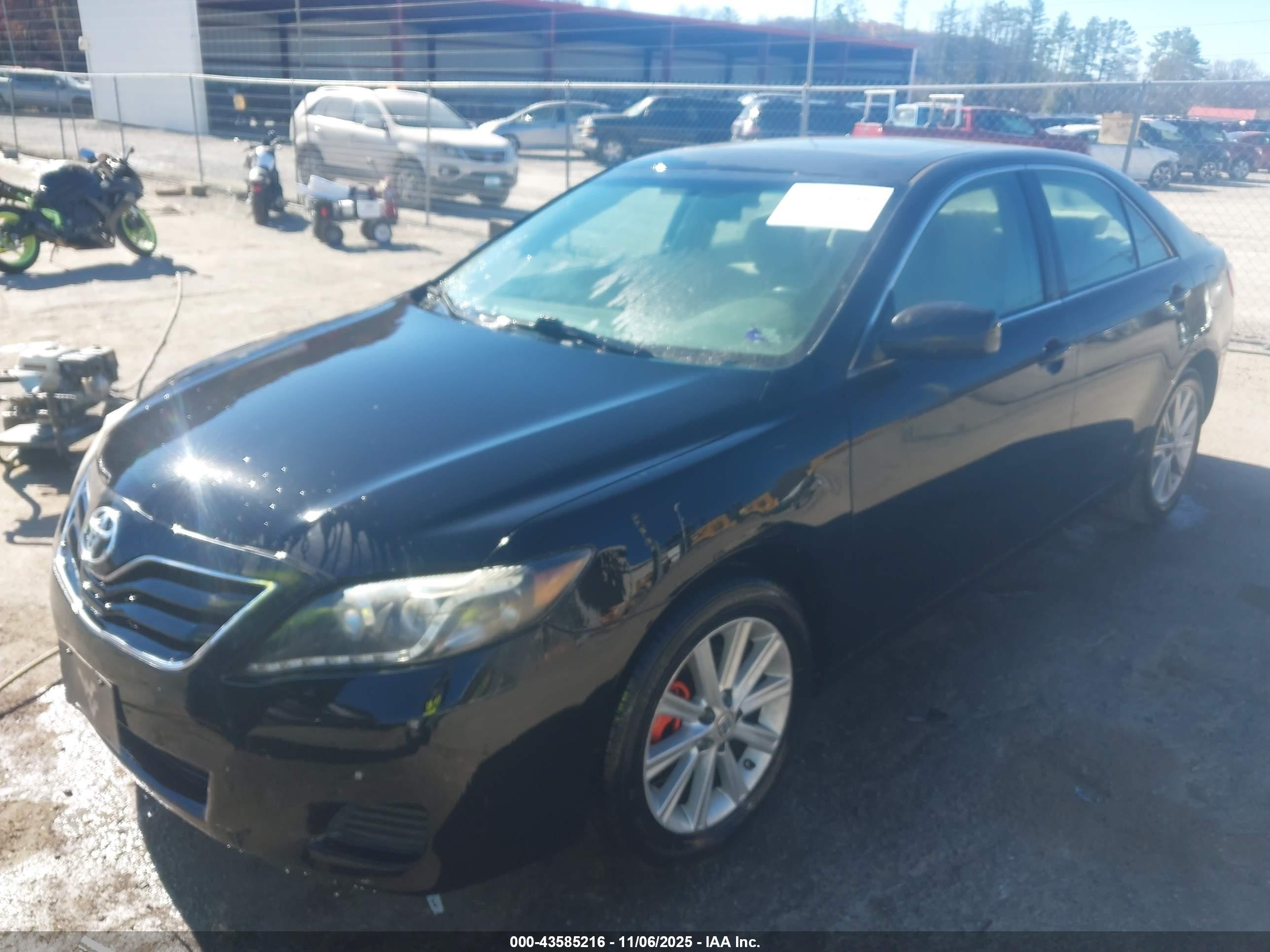 TOYOTA CAMRY image 2