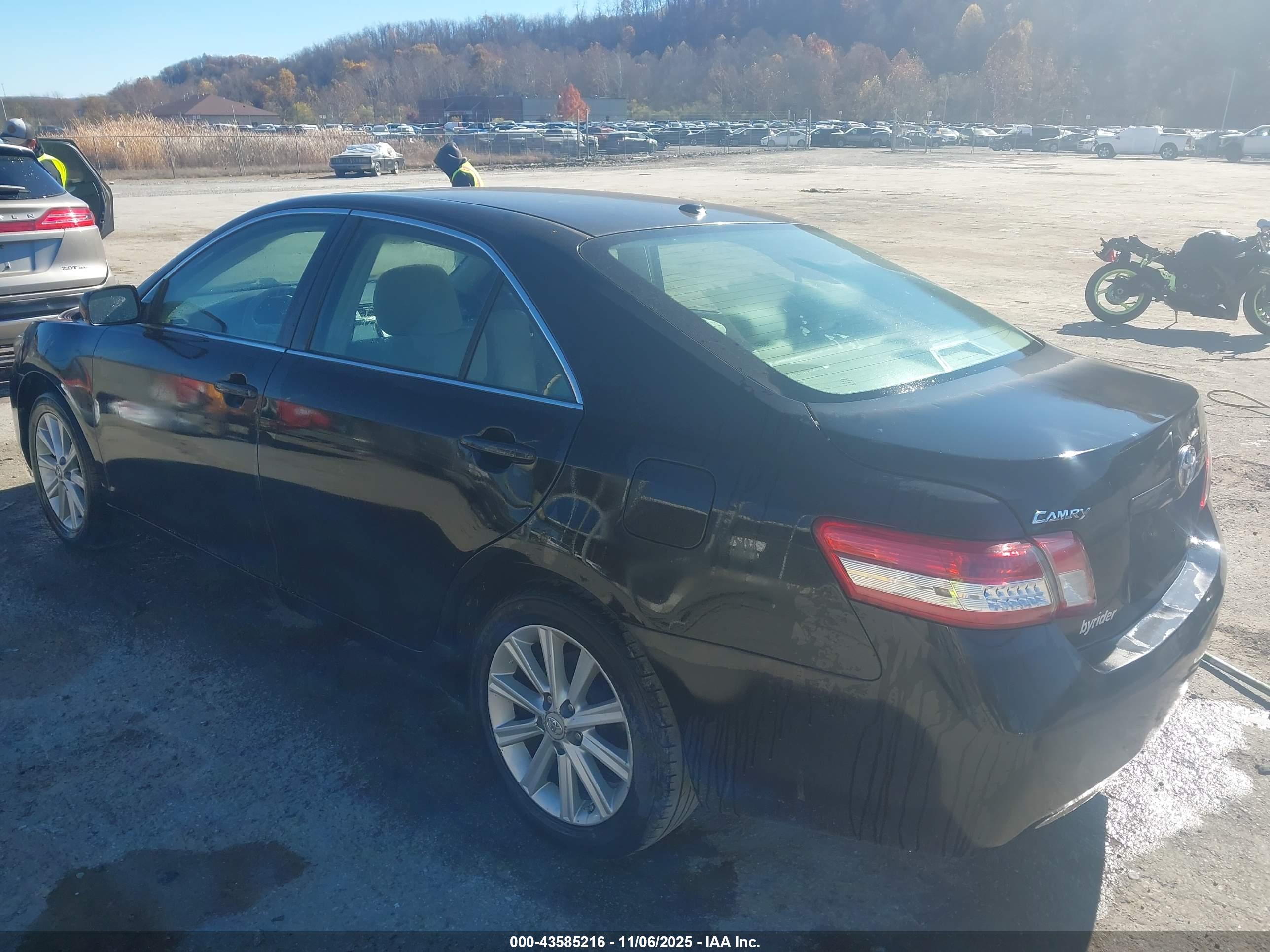 TOYOTA CAMRY image 3