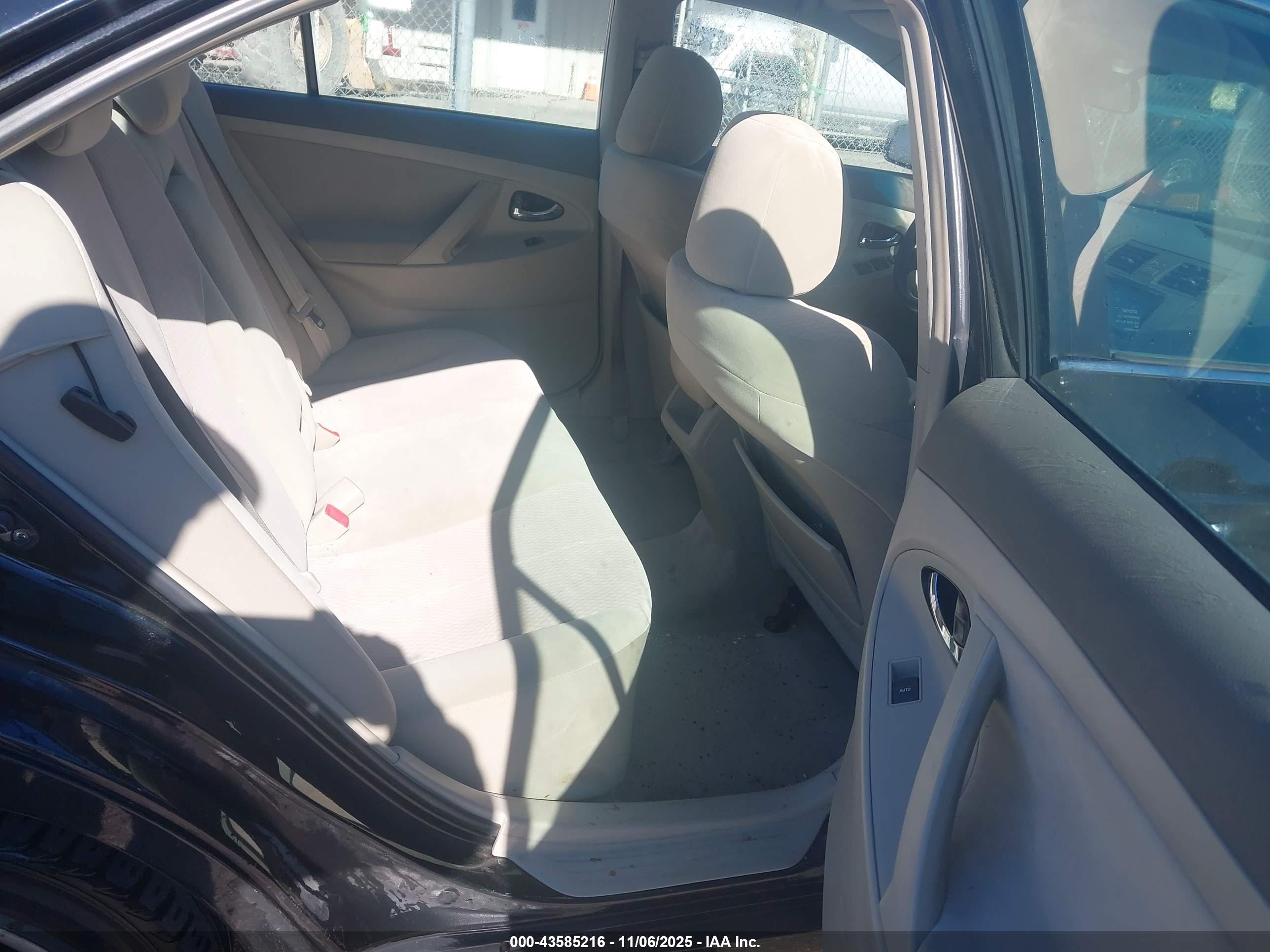 TOYOTA CAMRY image 8