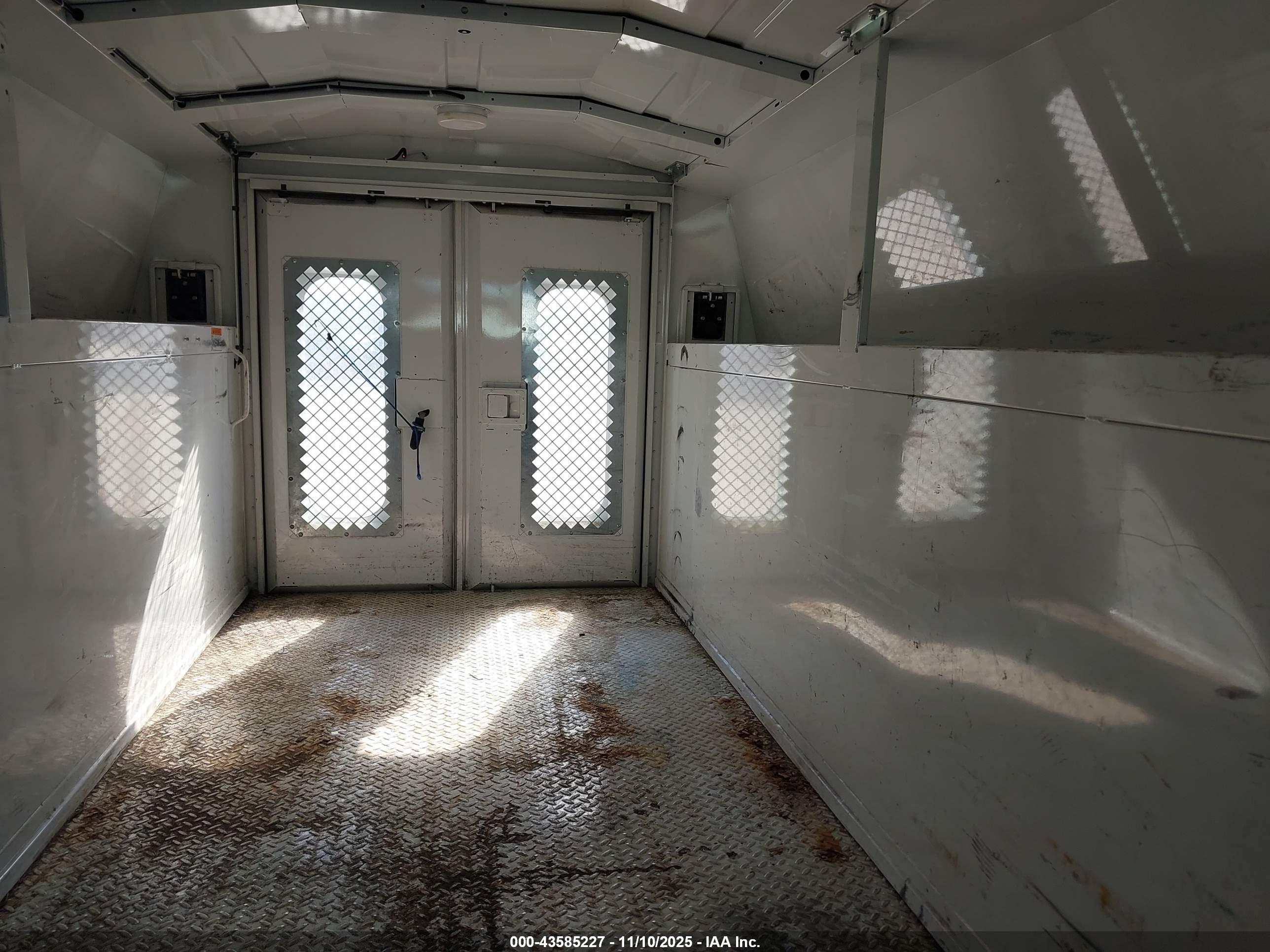 FORD E-350 image 7