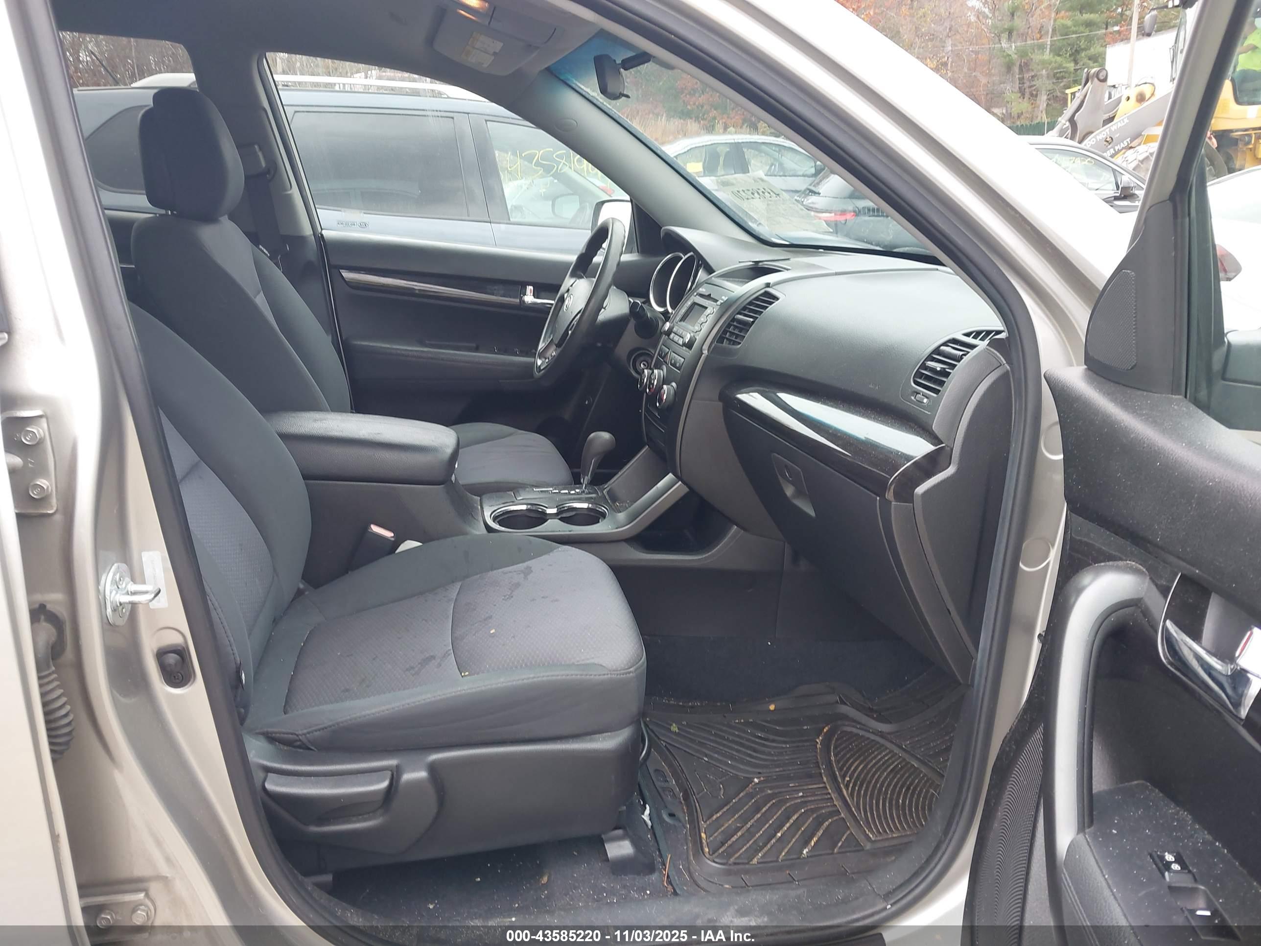 KIA SORENTO image 5