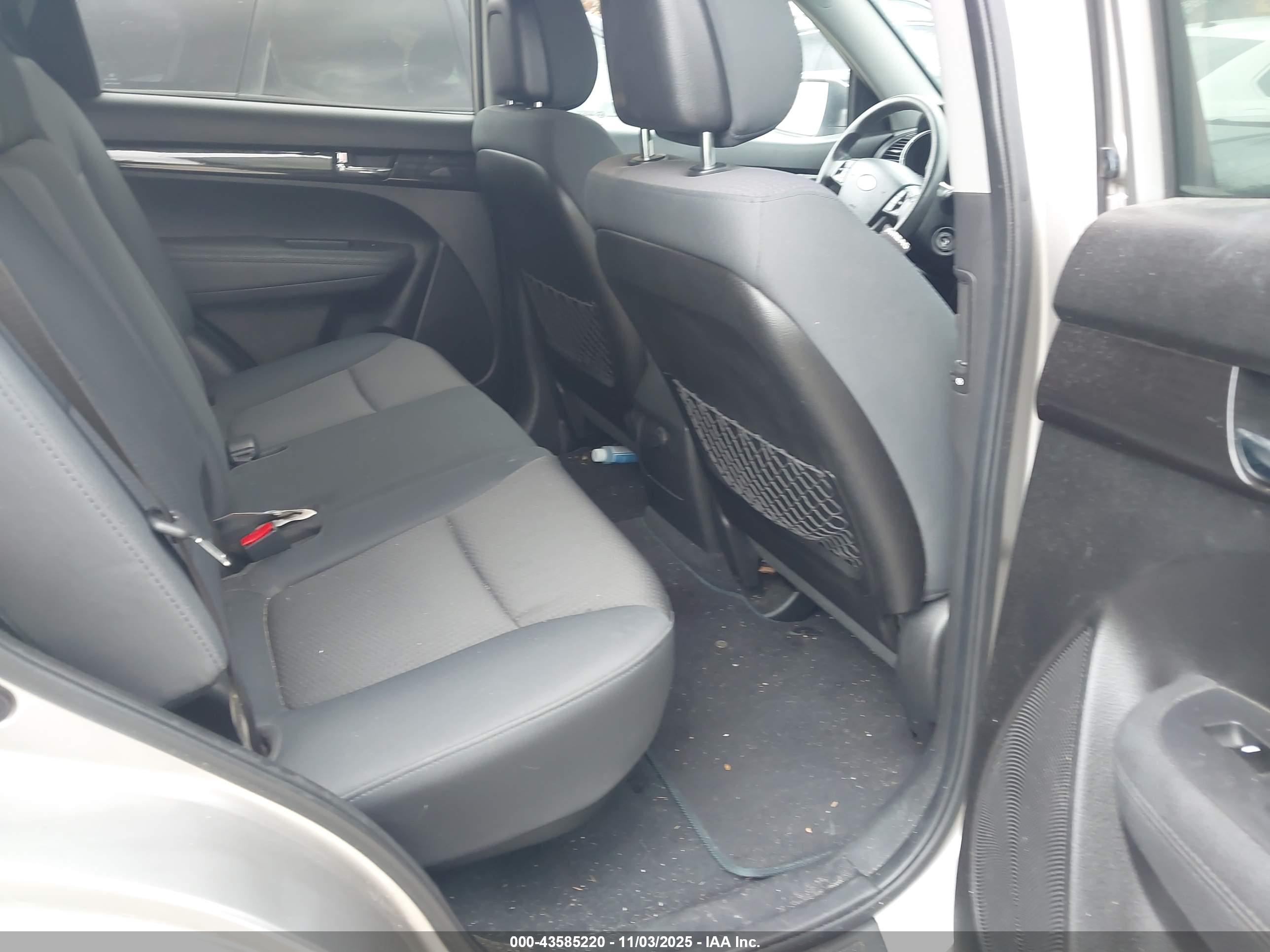 KIA SORENTO image 8