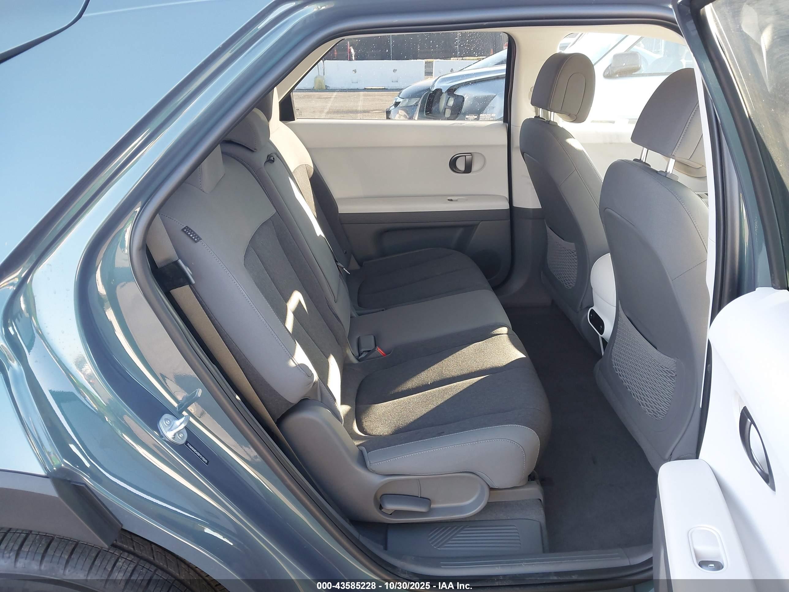 HYUNDAI IONIQ image 8