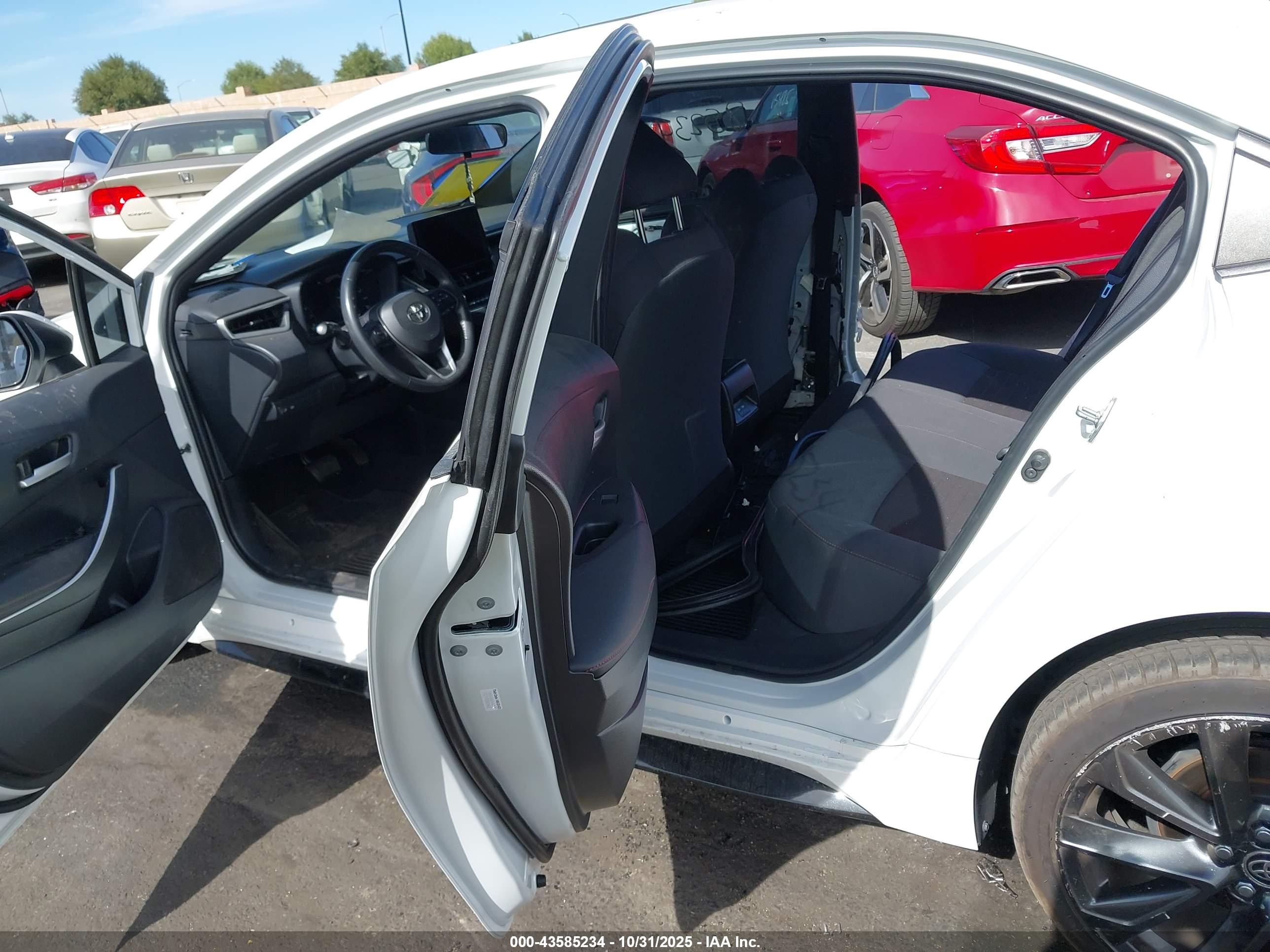 TOYOTA COROLLA image 8