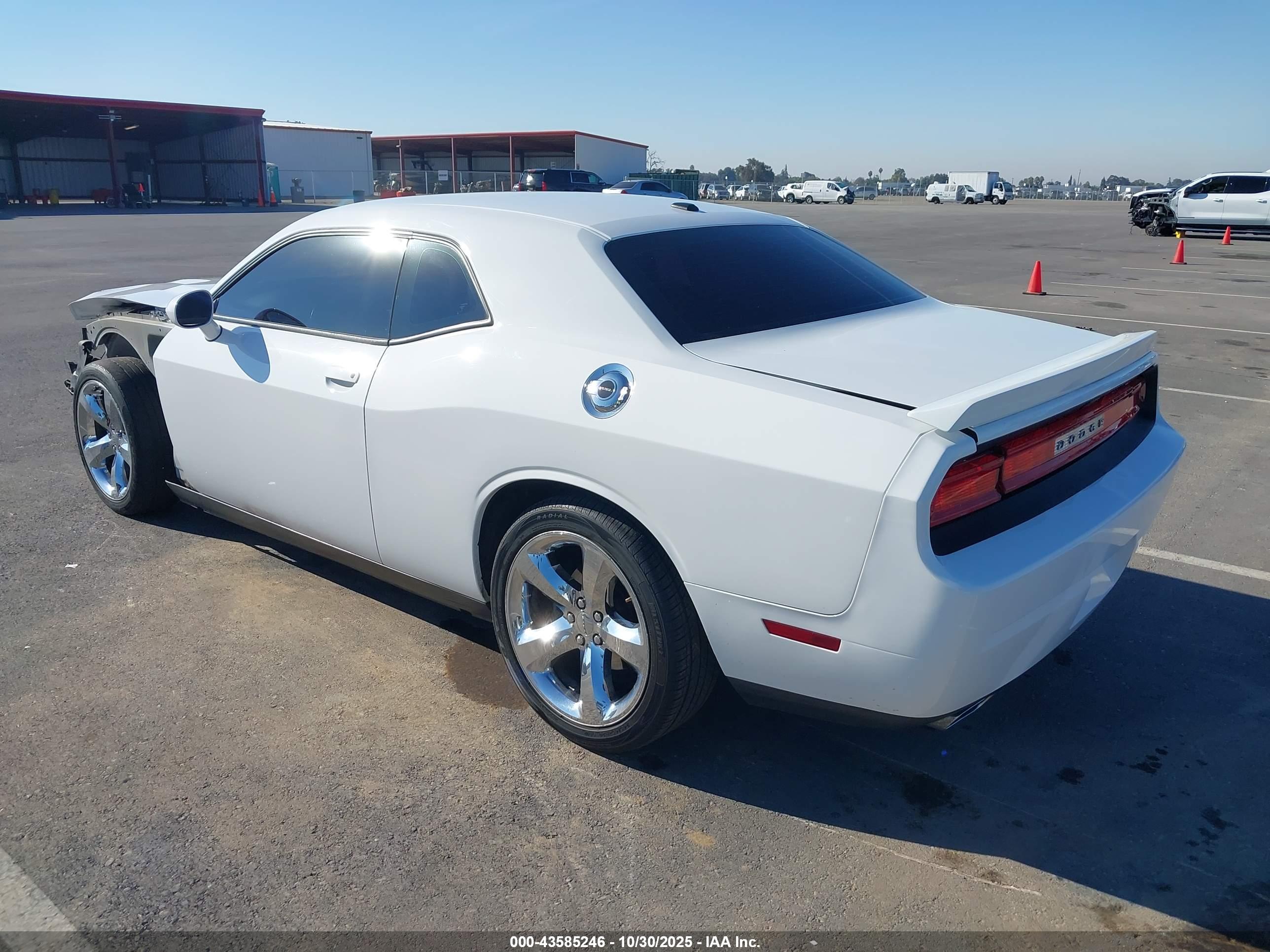 DODGE CHALLENGER image 3