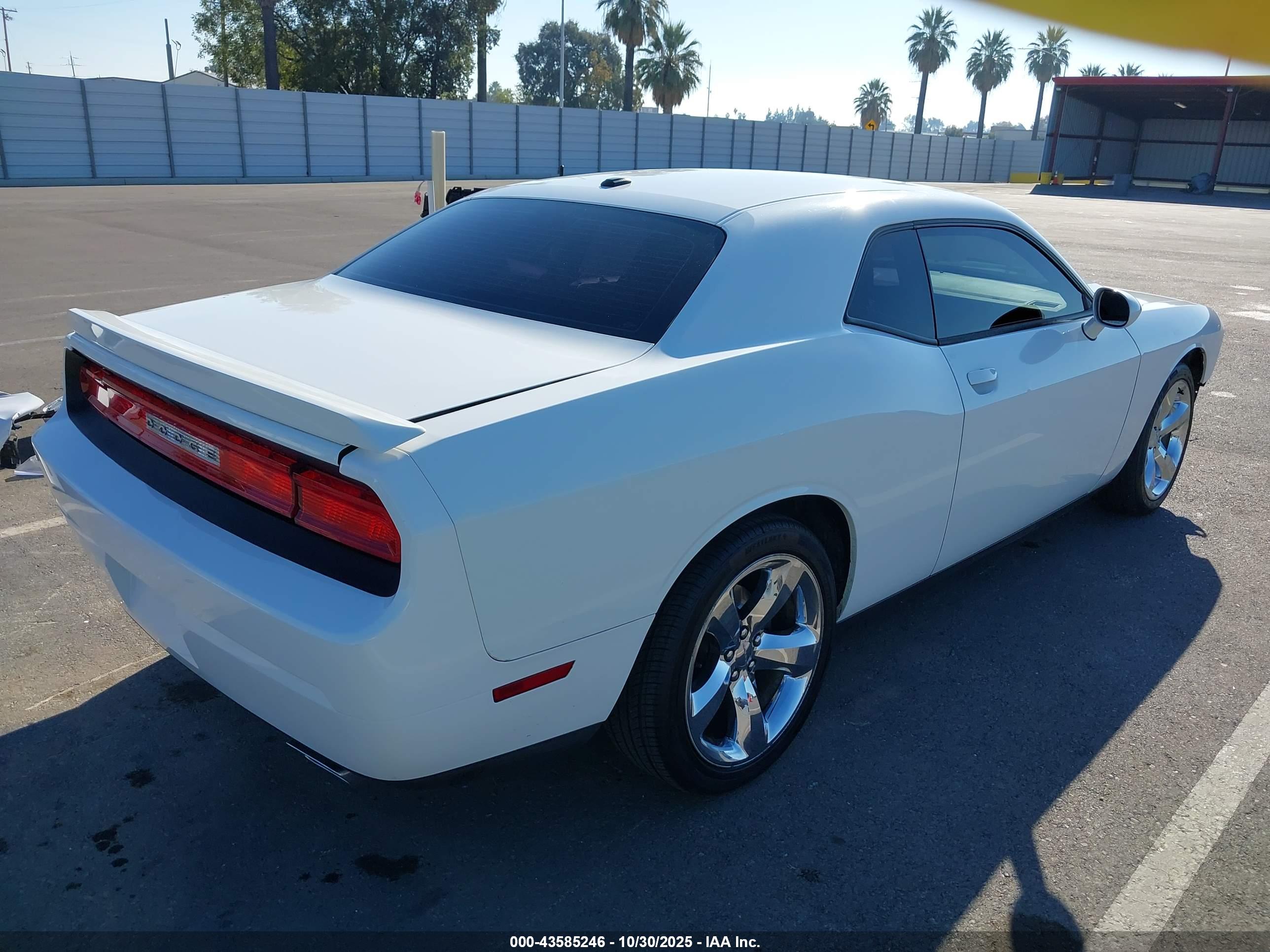DODGE CHALLENGER image 4