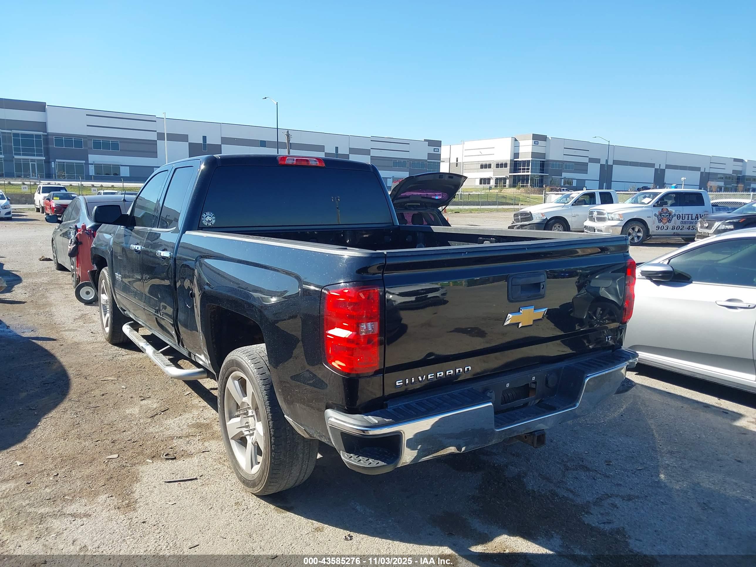 CHEVROLET SILVERADO image 3
