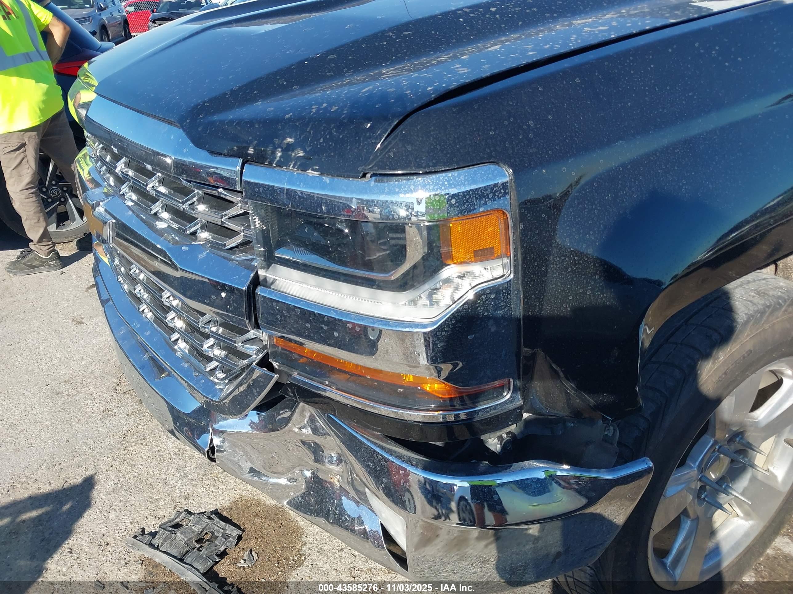 CHEVROLET SILVERADO image 6