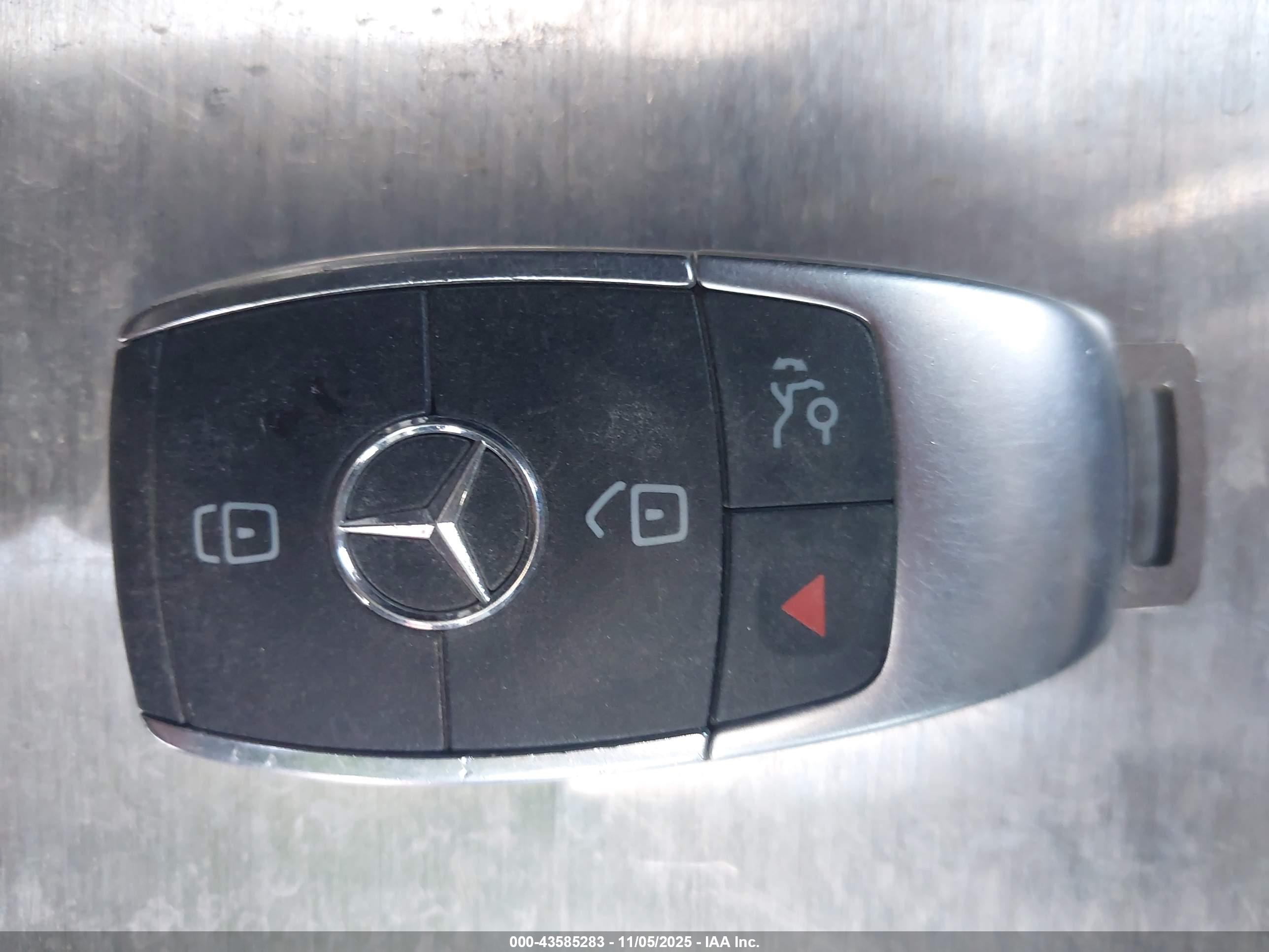 MERCEDES-BENZ A image 11
