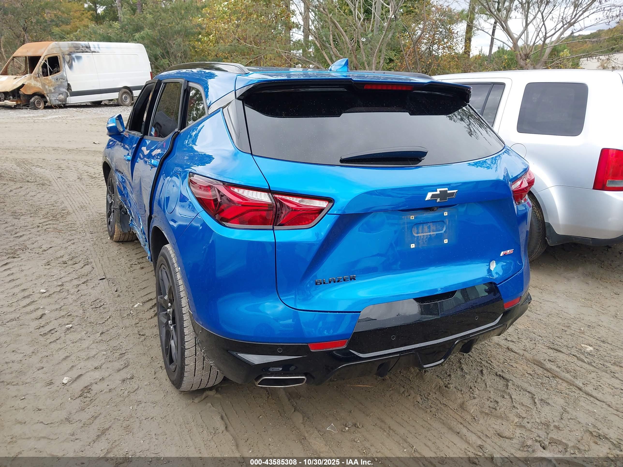 CHEVROLET BLAZER image 3
