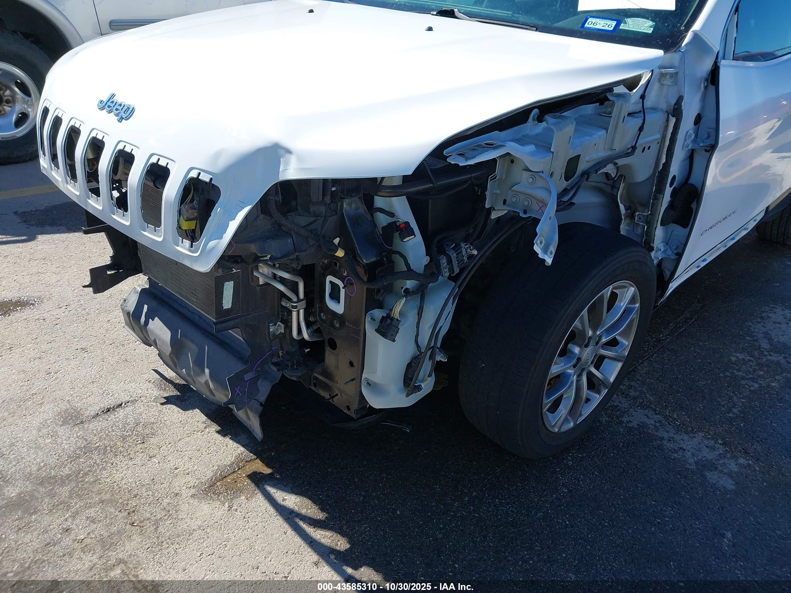 JEEP CHEROKEE image 6