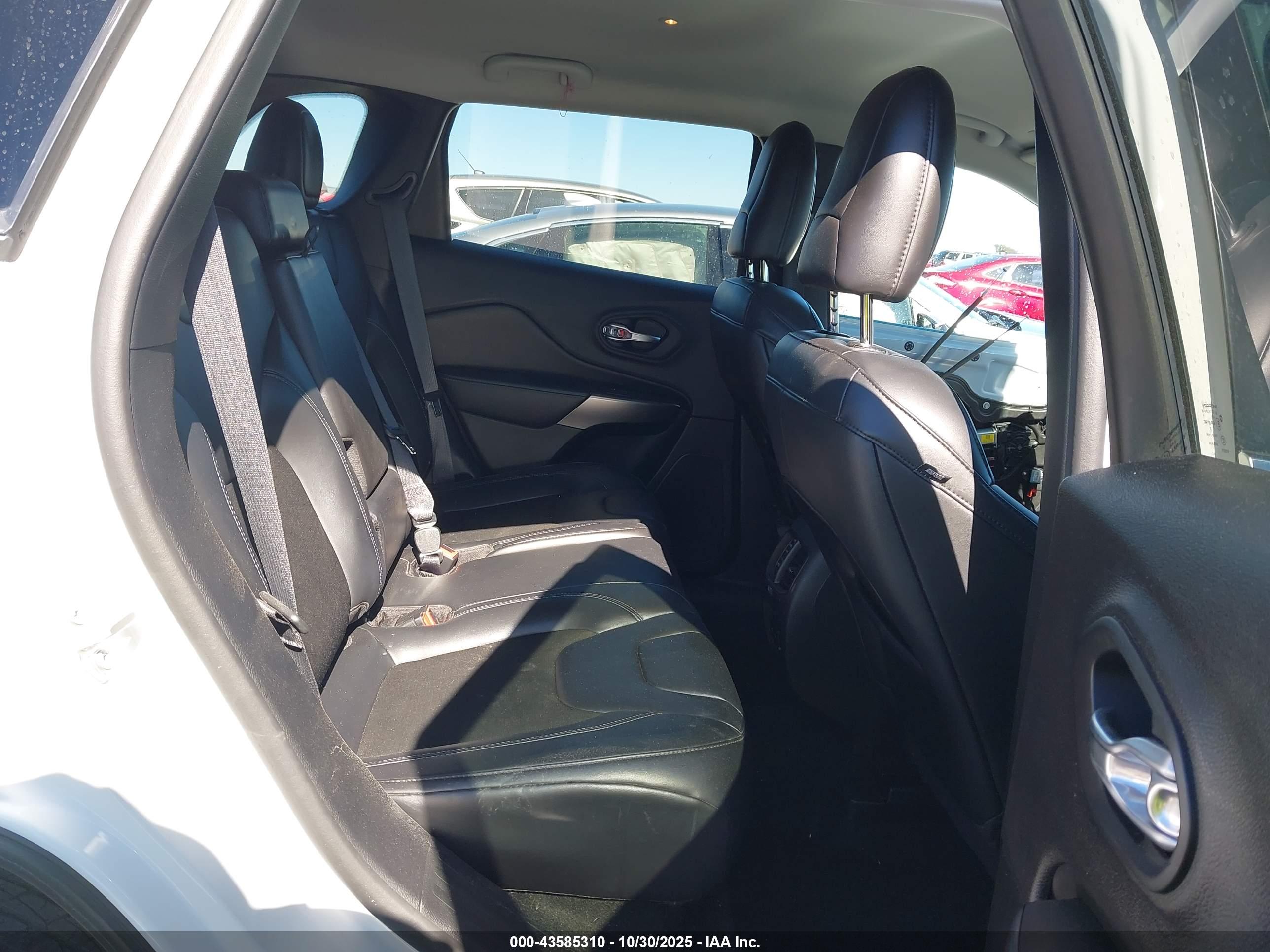 JEEP CHEROKEE image 8
